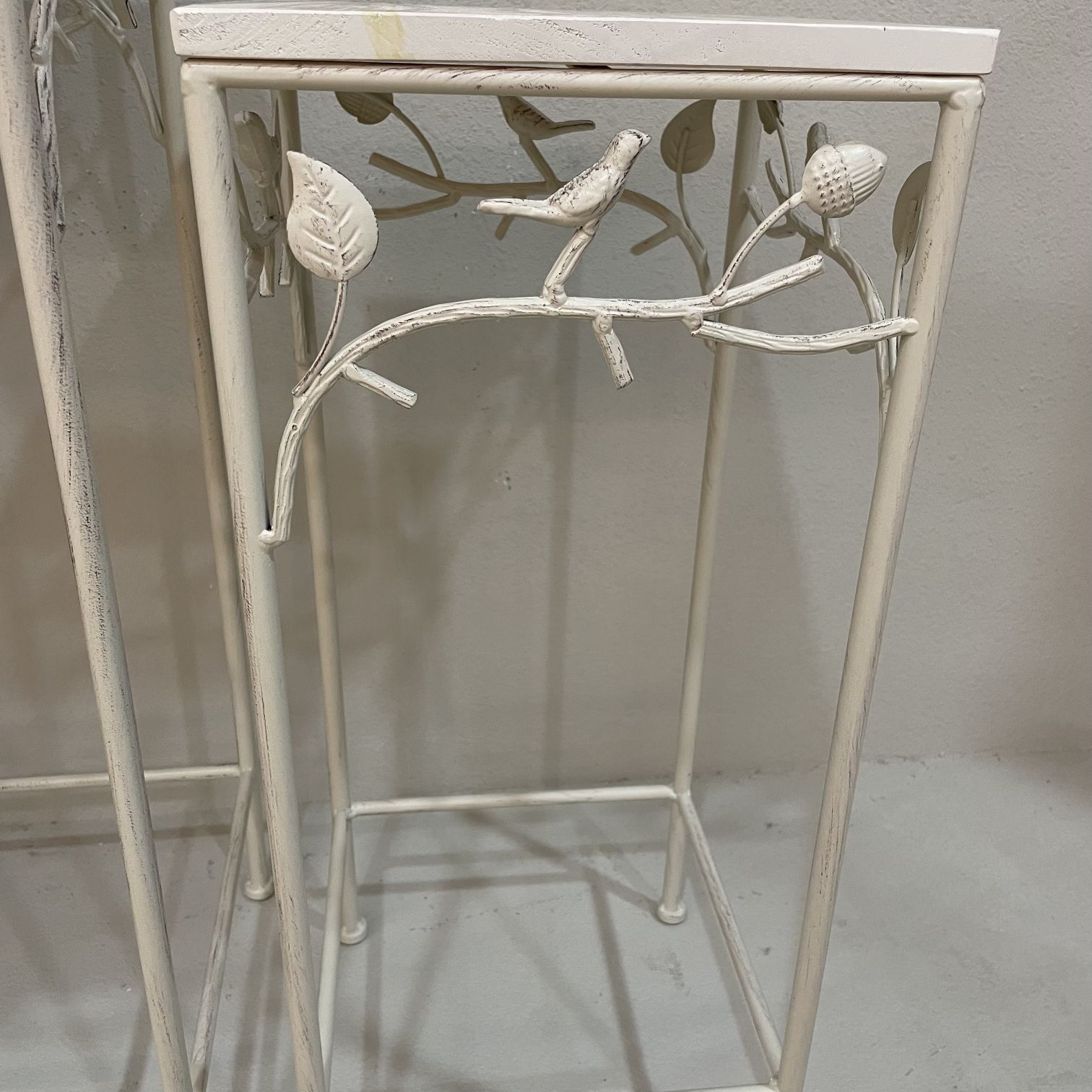 European-style retro white two-piece wooden flower stand, indoor and outdoor square decorative succulent green plant flower stand, ironwork flower table, green vine stand, flower stand and storage stand details Picture