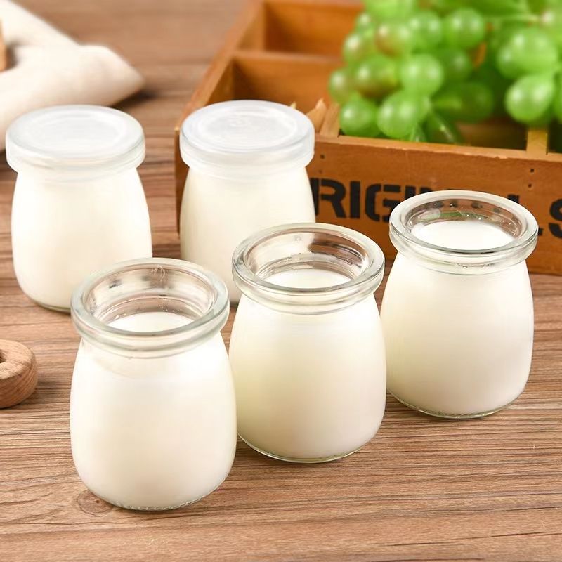 قوالب الحلوى المحلاة بالكراميل مع أكواب حليب مغطى بشريط أحمر مقاوم للحرارة detail image 8