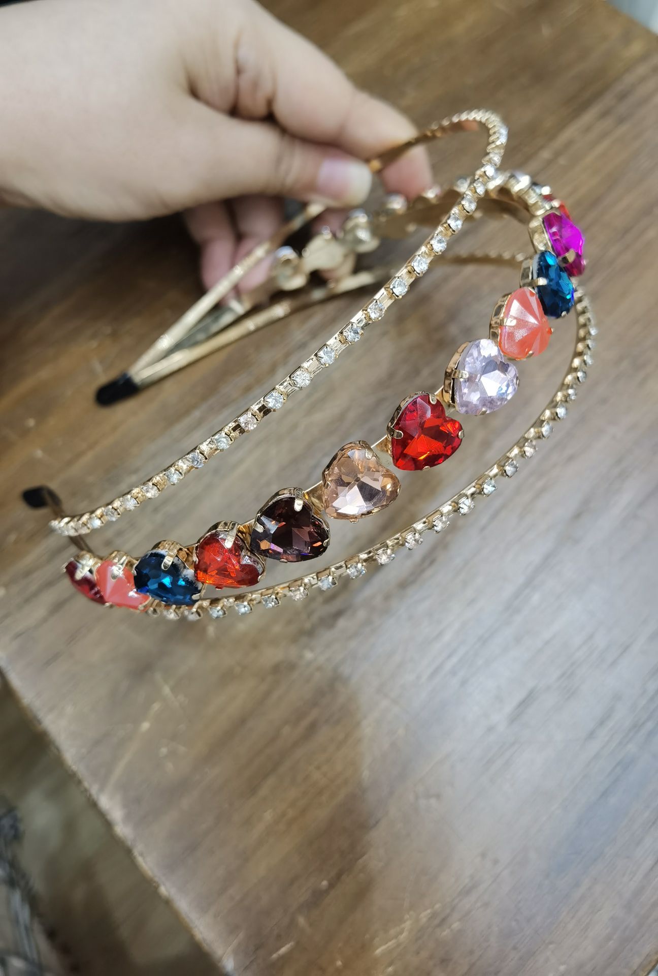Mixed-color full diamond three-layer water diamond hairband for women, versatile for going out, crystal headband, wide-edge hairband, hair accessory wholesale, heart-shaped fashion Trend 18 Application Scenario