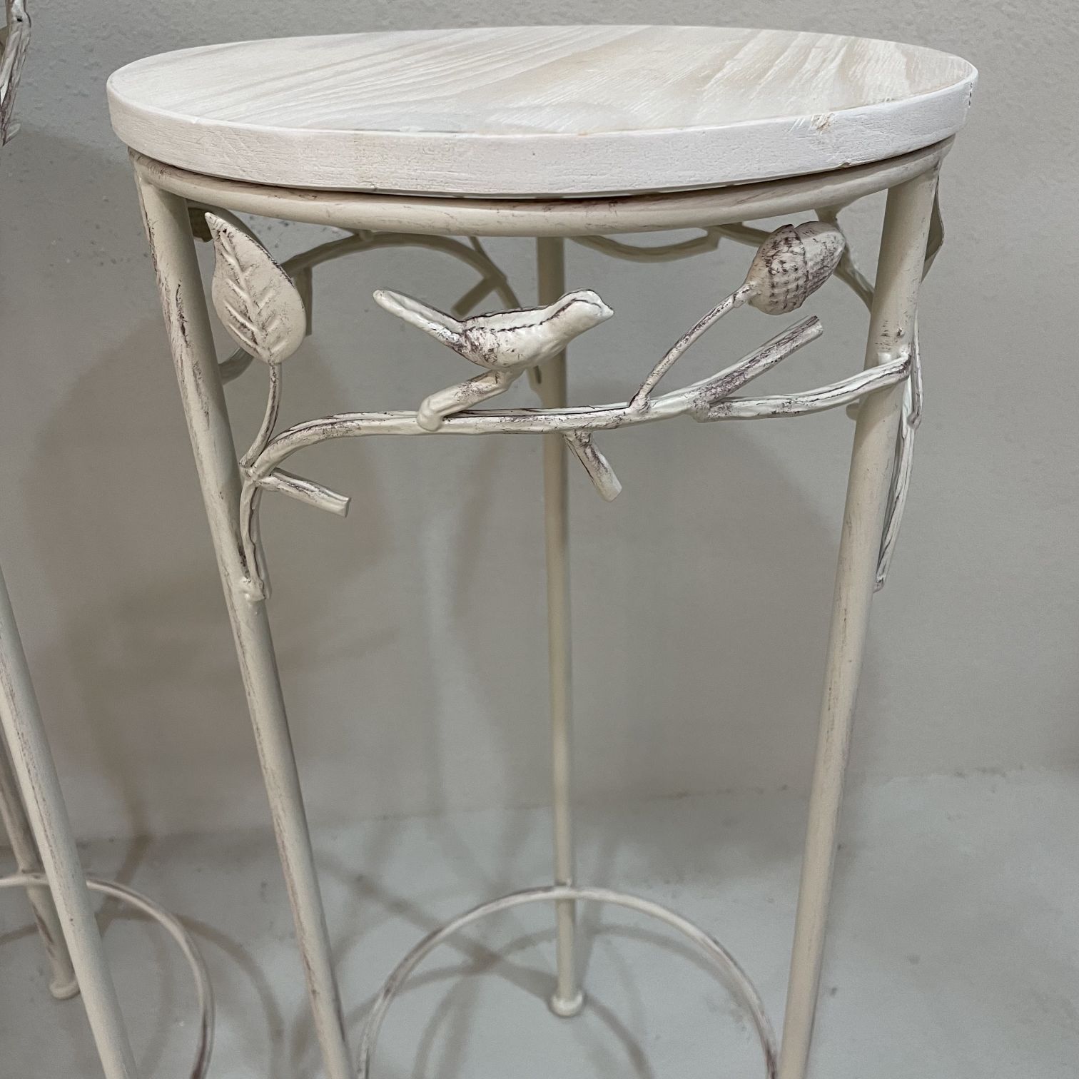 Two-piece set of European-style retro white wooden flower stand, indoor and outdoor living room flower stand, garden flower stand, green vine succulent plant flower stand, green vine stand, wedding flower stand, ironwork flower table, flower stand and storage stand Specification image