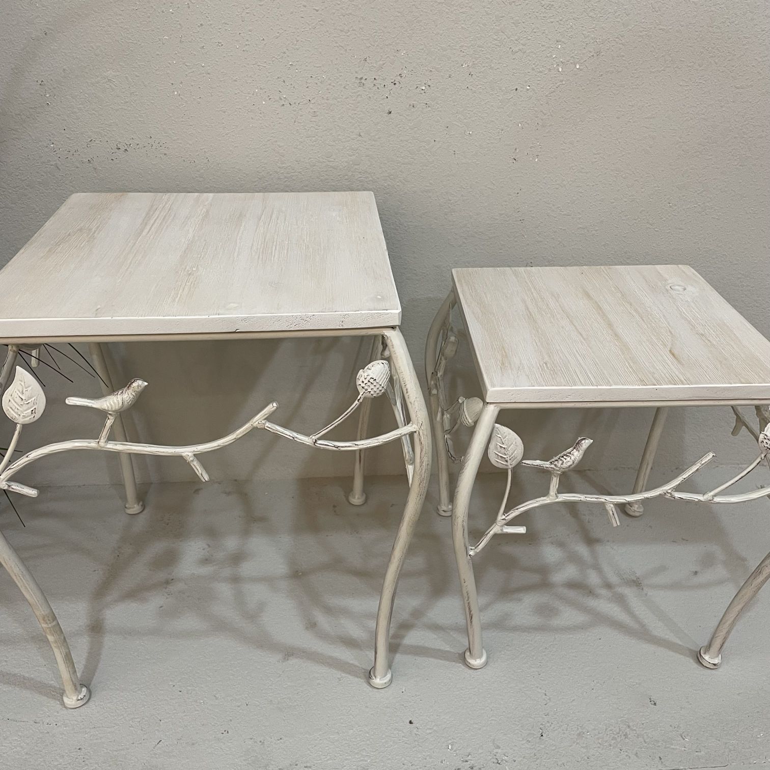 Factory direct sales of retro iron art flower stands, floor-standing two-piece sets, courtyard, balcony and living room flower stools, garden green ivy storage rack sets, two-piece fir wood with iron flower stands, garden sets, two-piece low flower stands, children's stools, decorative flower stands, balcony flower stands Specification image