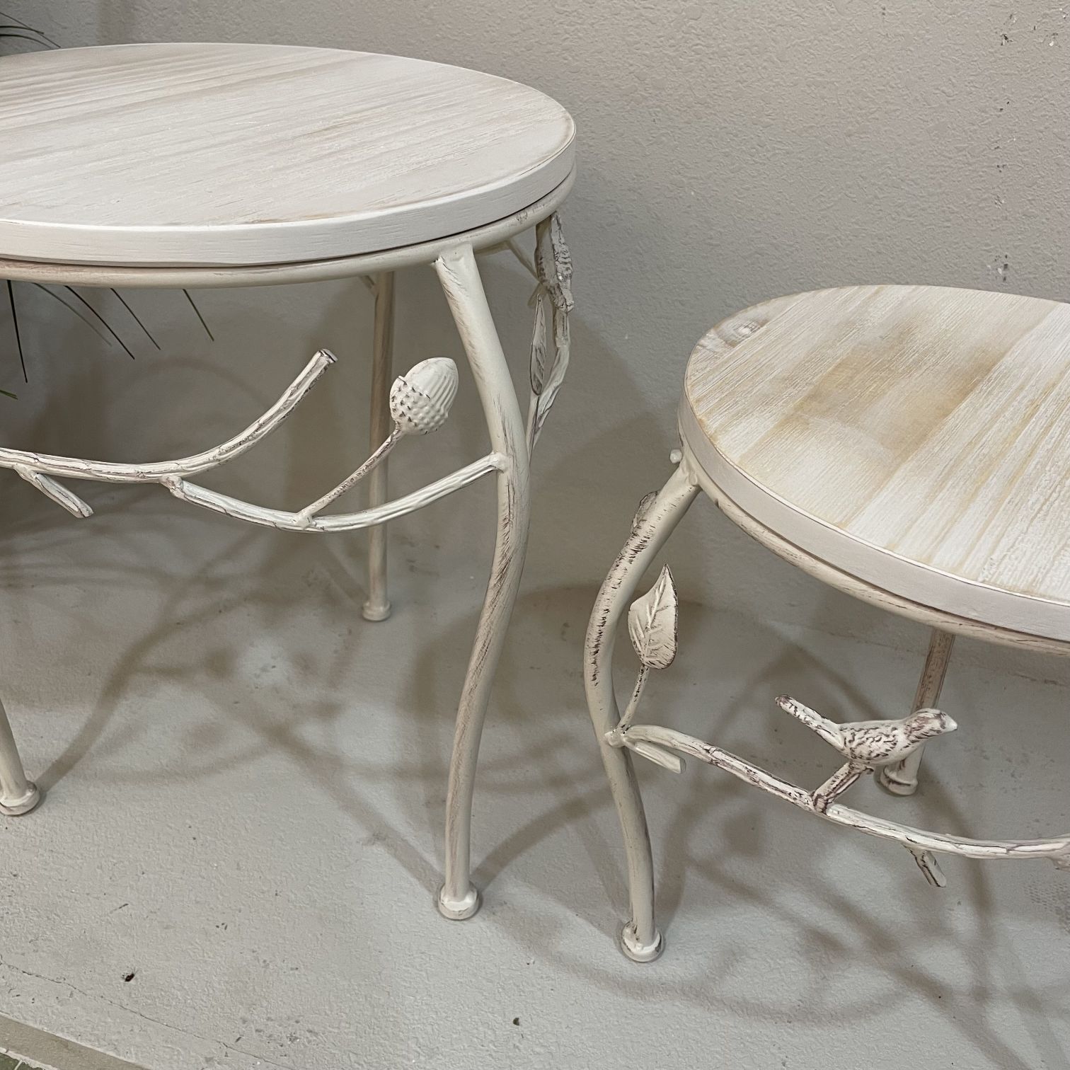 Wooden single-layer flower stand, retro two-piece set, floor-standing flower pot stand, small stool, balcony, garden and courtyard decoration Specification image