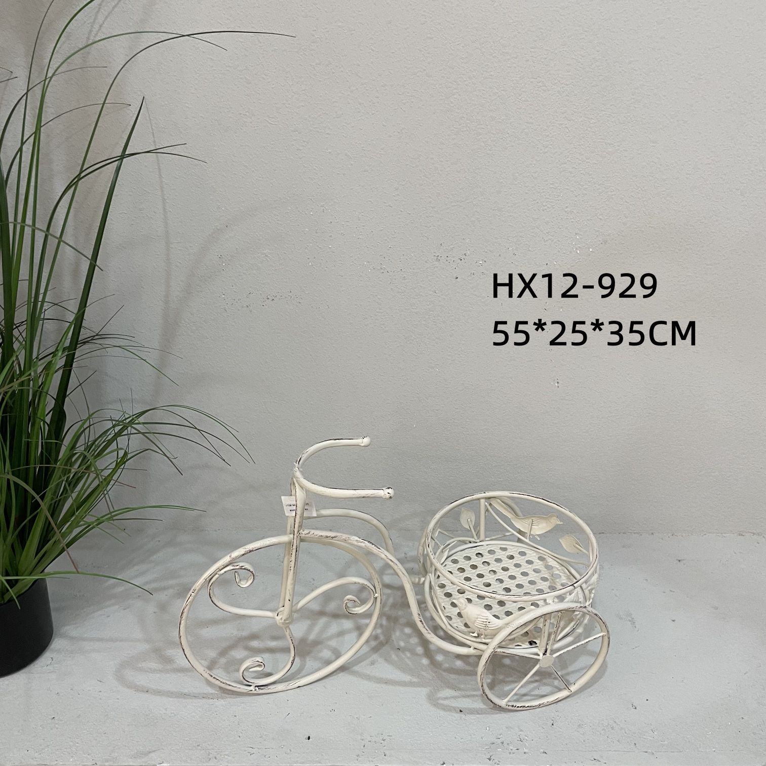 Creative tricyte-shaped retro and aged iron art flower stand, indoor and outdoor balcony garden decoration, green vine plant flower stand details Picture