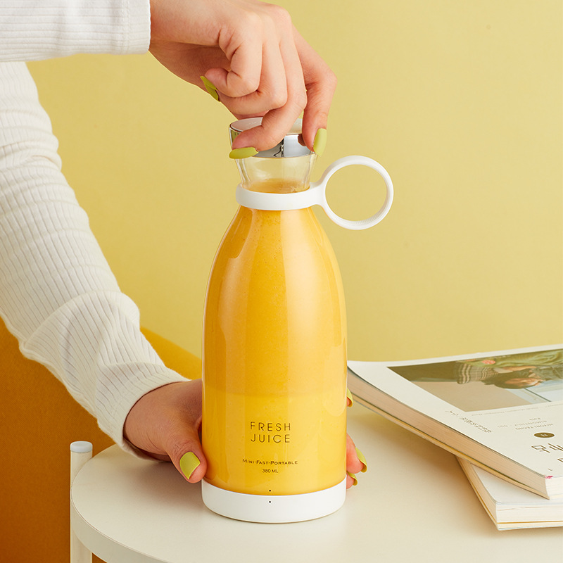Household portable electric juicer cup, large-capacity wireless portable USB juicer, factory direct sales Application Scenario