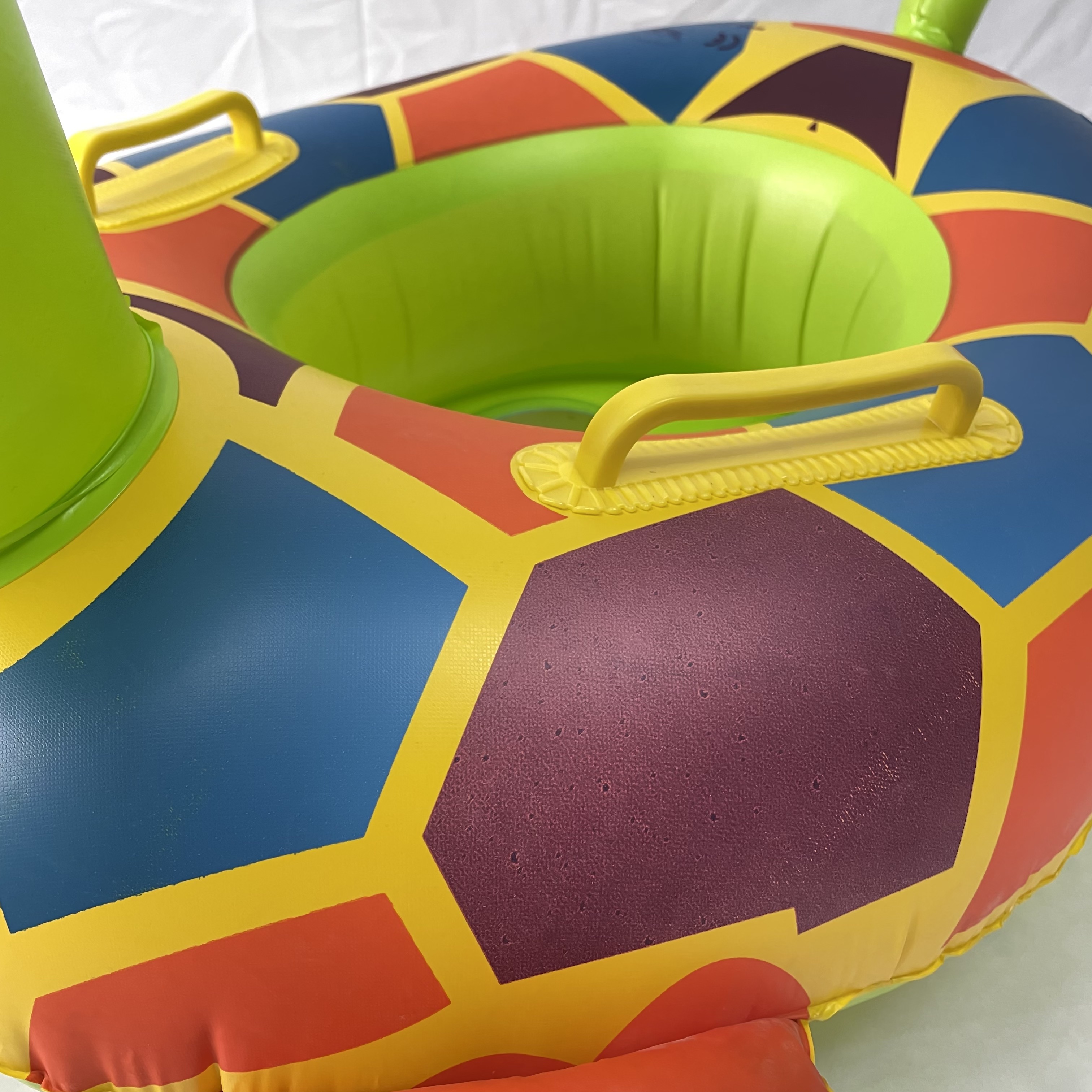 游泳圈/充气艇/充气玩具白底实物图