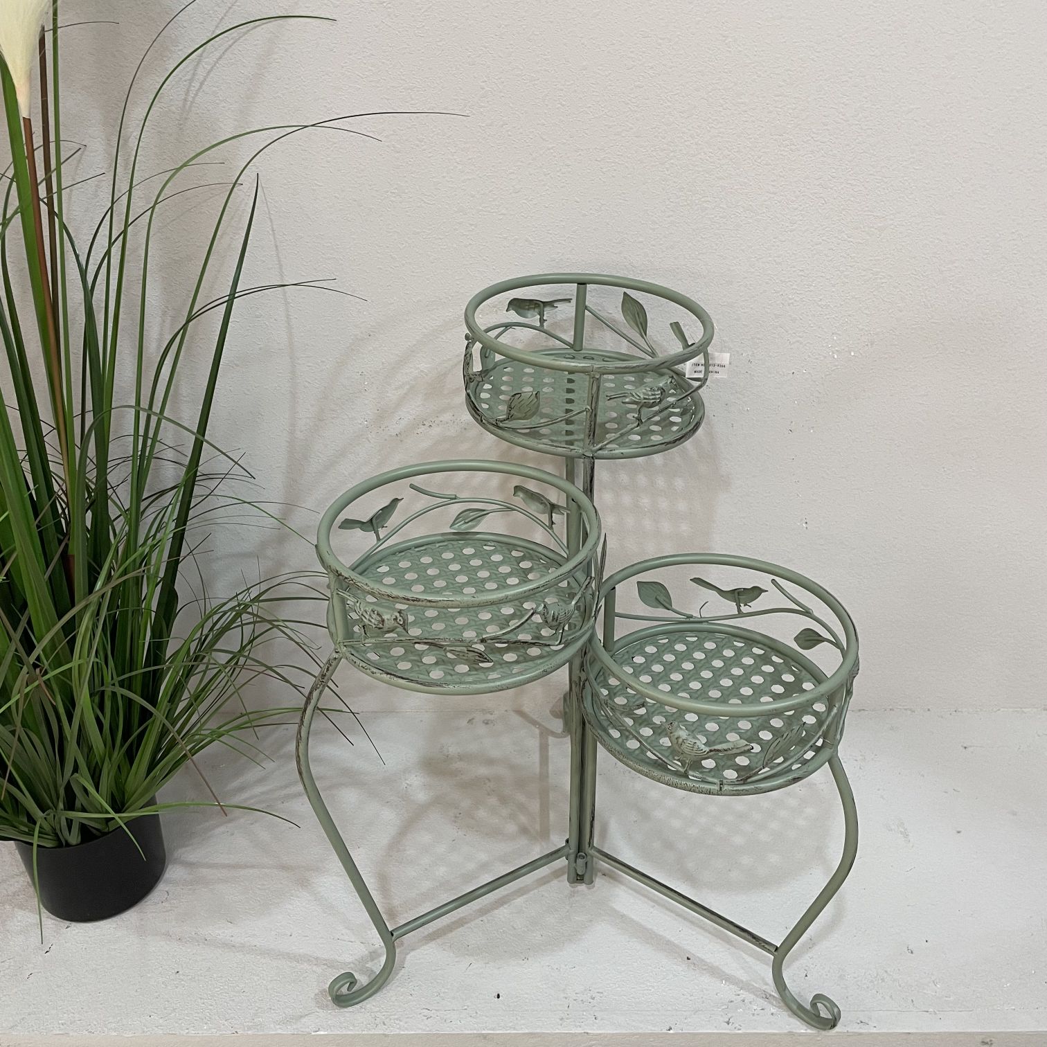 Vintage European Do Old Wrought Iron Folding Flower Stand Lattice Hollowed-Out Plant Garden Horticultural Decoration Green Plant Flower Stand Item Picture