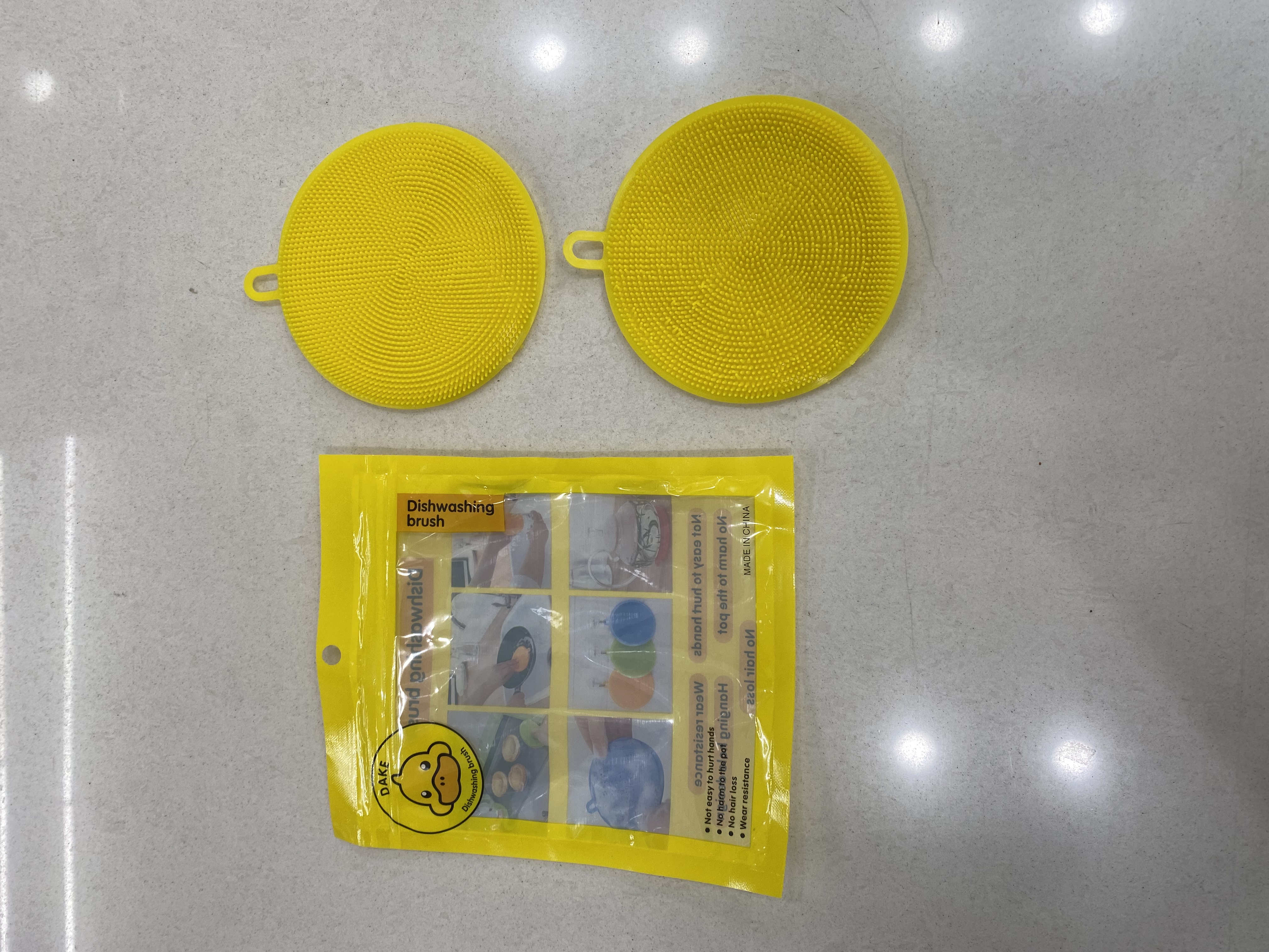 Round dishwashing brush