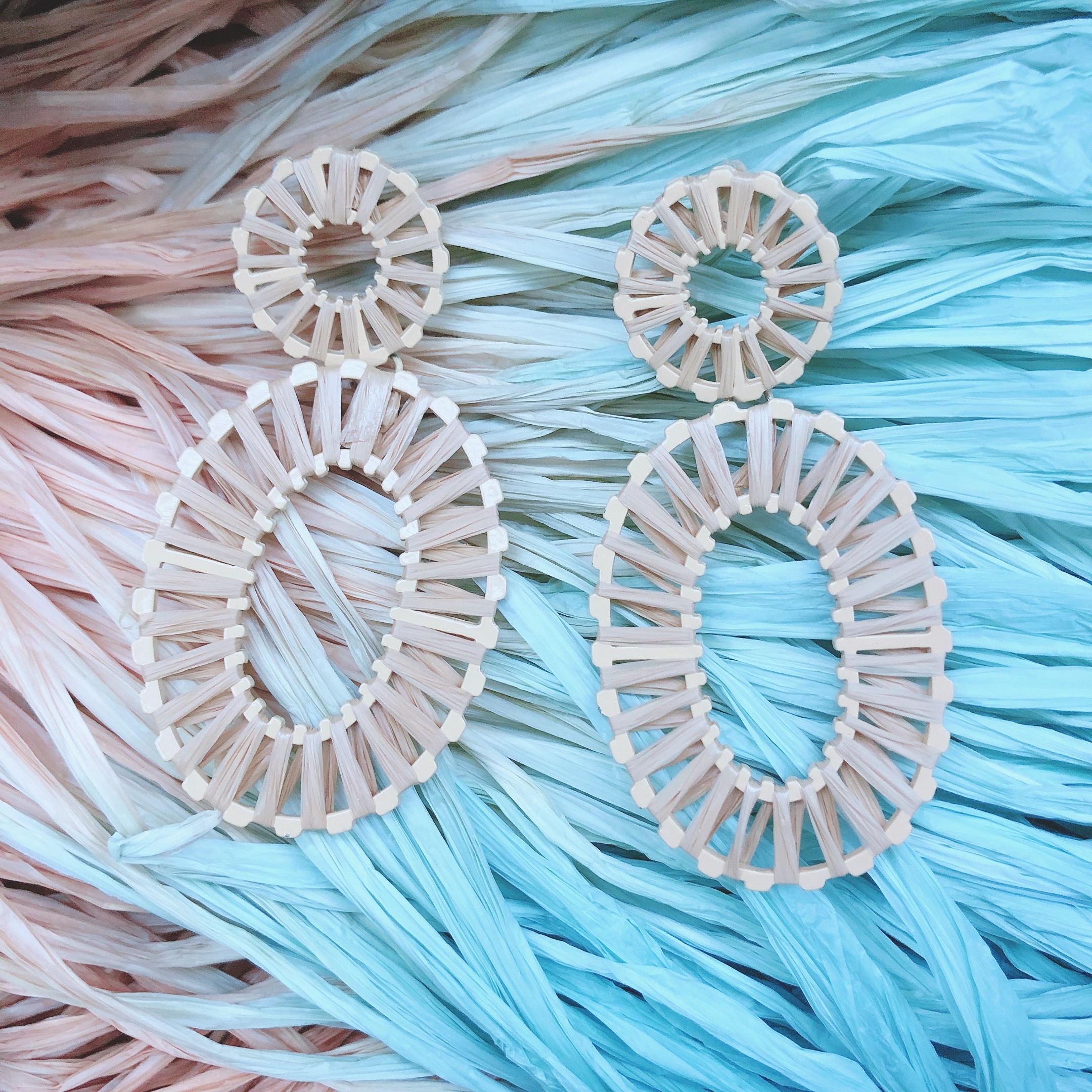 拉菲草多色耳环