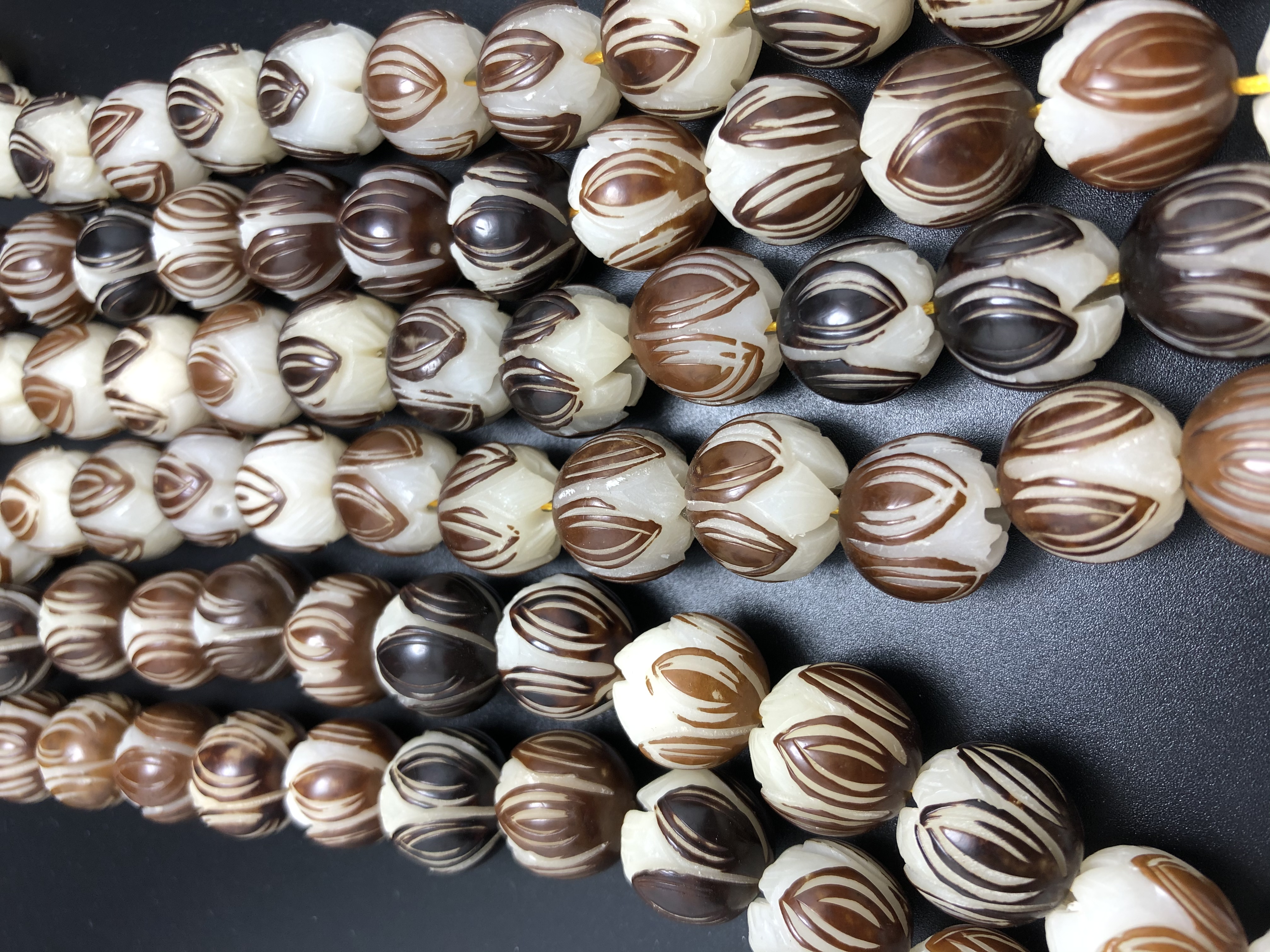 Natural Bodhi root carved lotus about 1.5 meters: Xiangyuan Buddhist Prayer Beads Store, No. 8091, 6th Street, D Zone, 3rd Floor, Phase I of Yiwu International Trade City Specification image