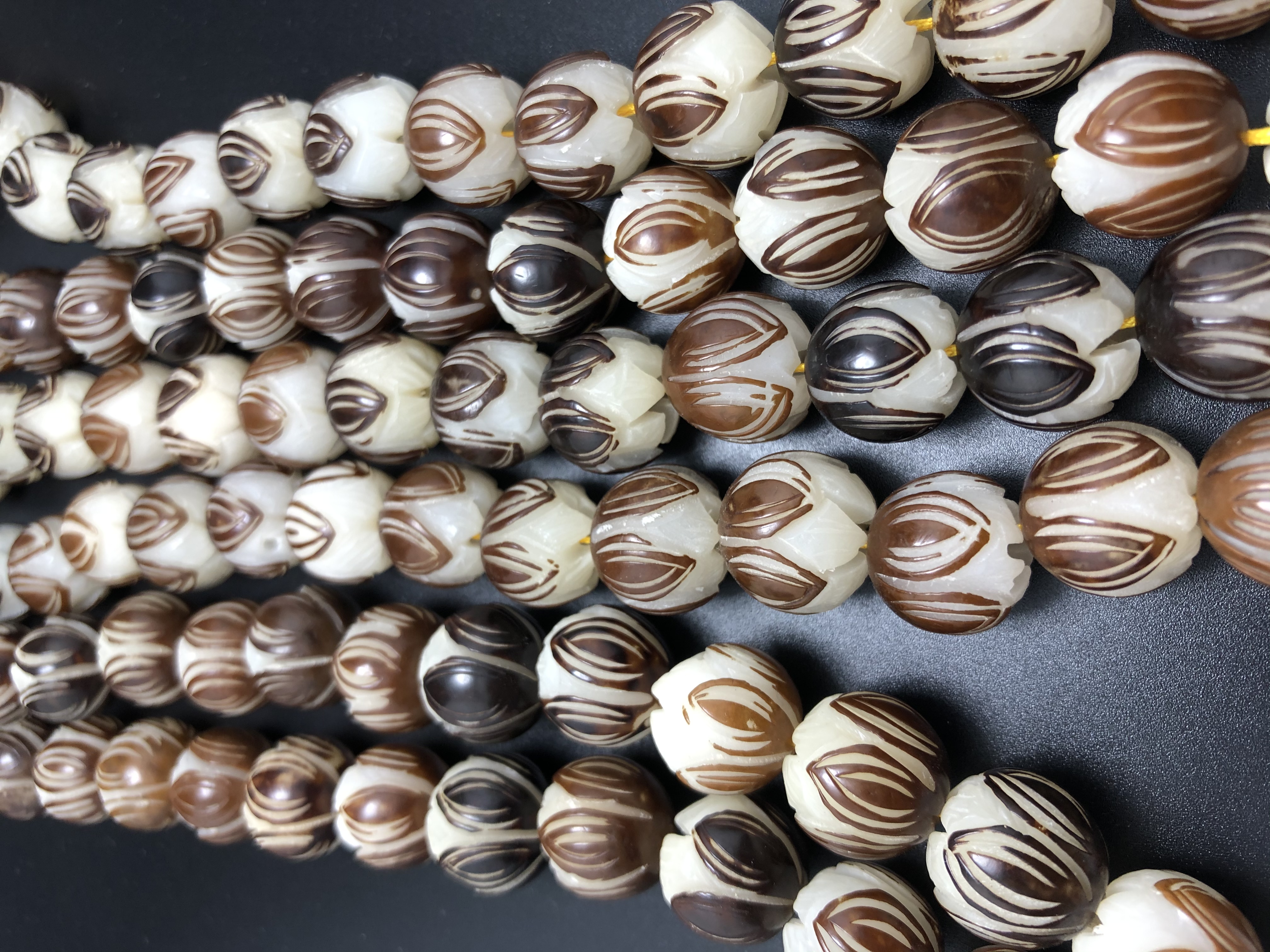 Natural Bodhi root carved lotus about 1.5 meters: Xiangyuan Buddhist Prayer Beads Store, No. 8091, 6th Street, D Zone, 3rd Floor, Phase I of Yiwu International Trade City Item Picture