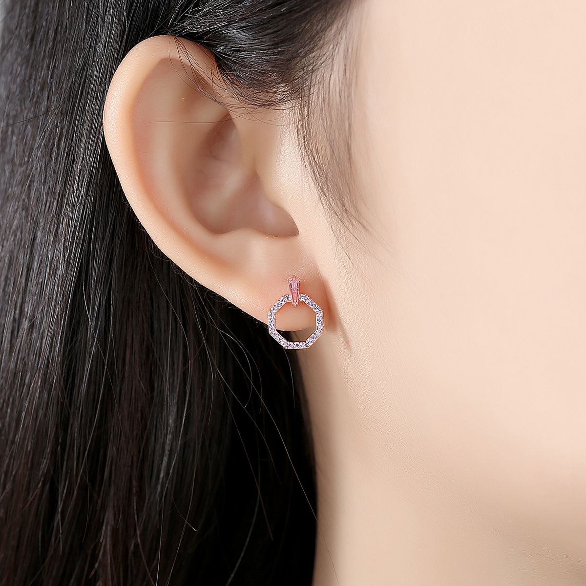 The Korean version of the "Little Chanel S925" earrings, with silver ear rings and pink zirconium stud earrings, is an elegant and fashionable wedding dress accessory detail image 6