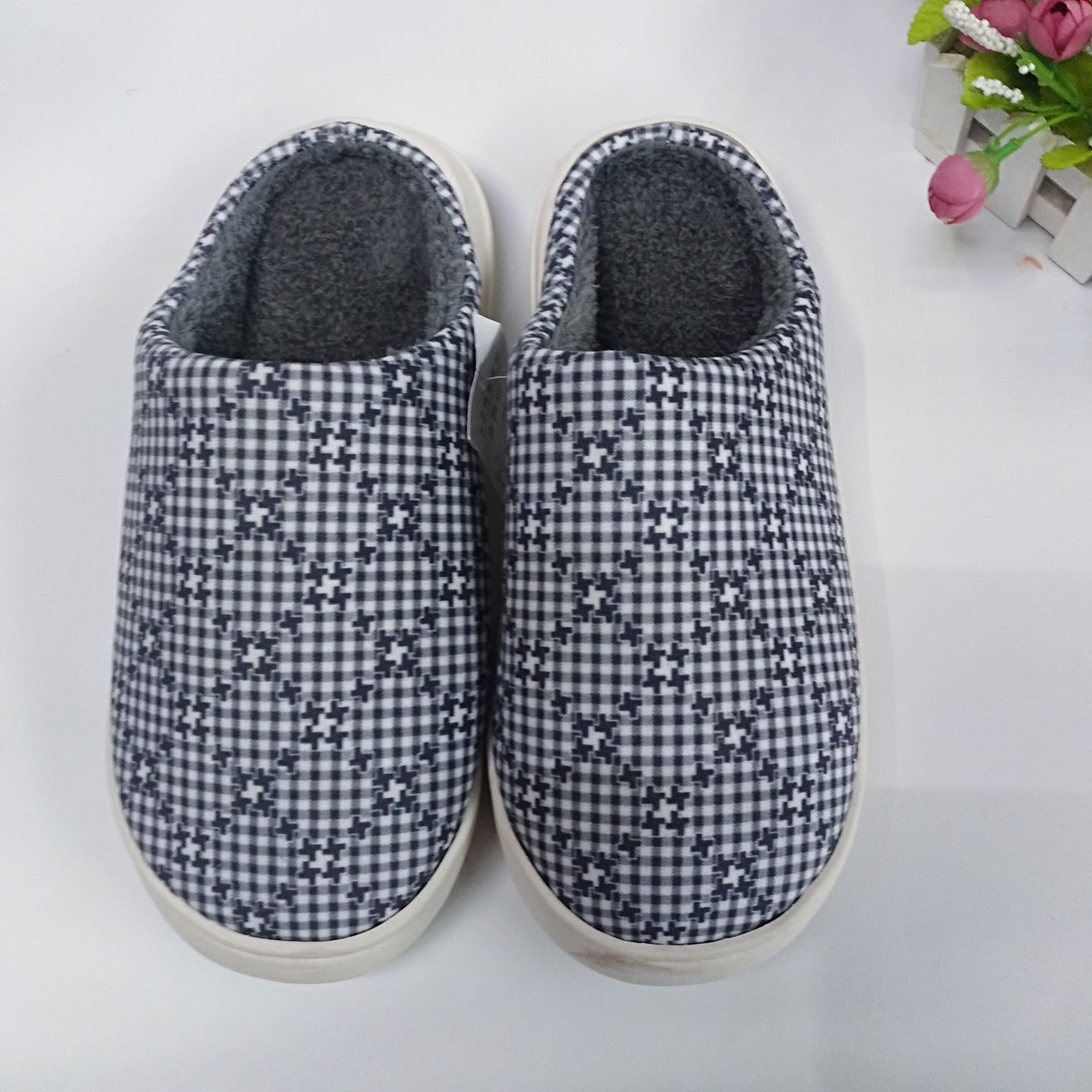 家居棉拖鞋/防滑耐磨保暖/新款棉拖鞋白底实物图