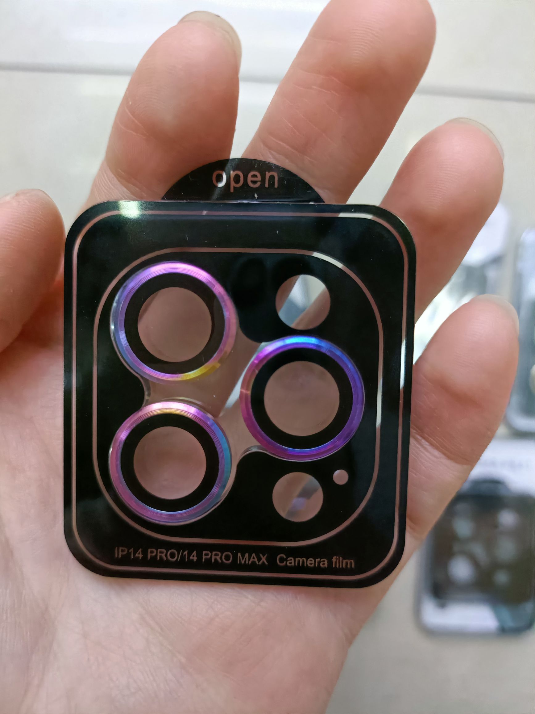 The CD-patterned lens film precisely positions the two-hole and three-hole positions details Picture
