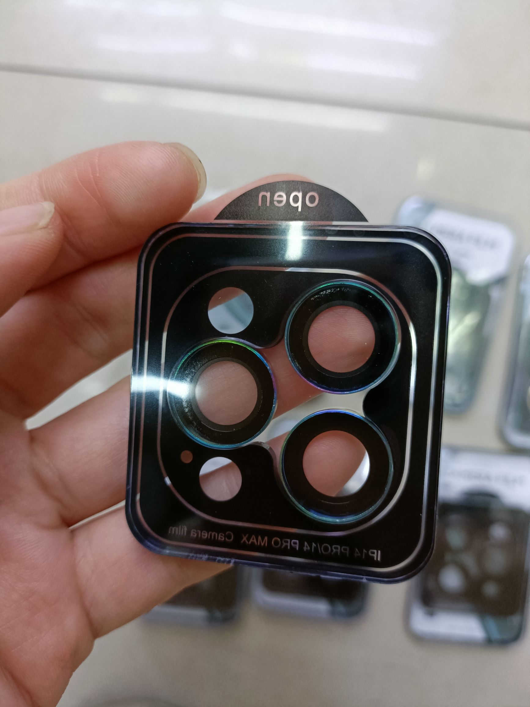 The CD-patterned lens film precisely positions the two-hole and three-hole positions Specification image