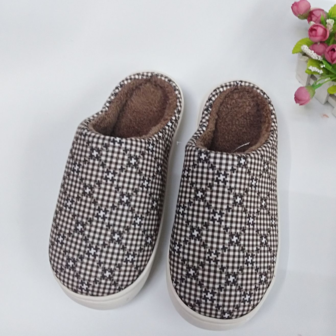 家居棉鞋实物图