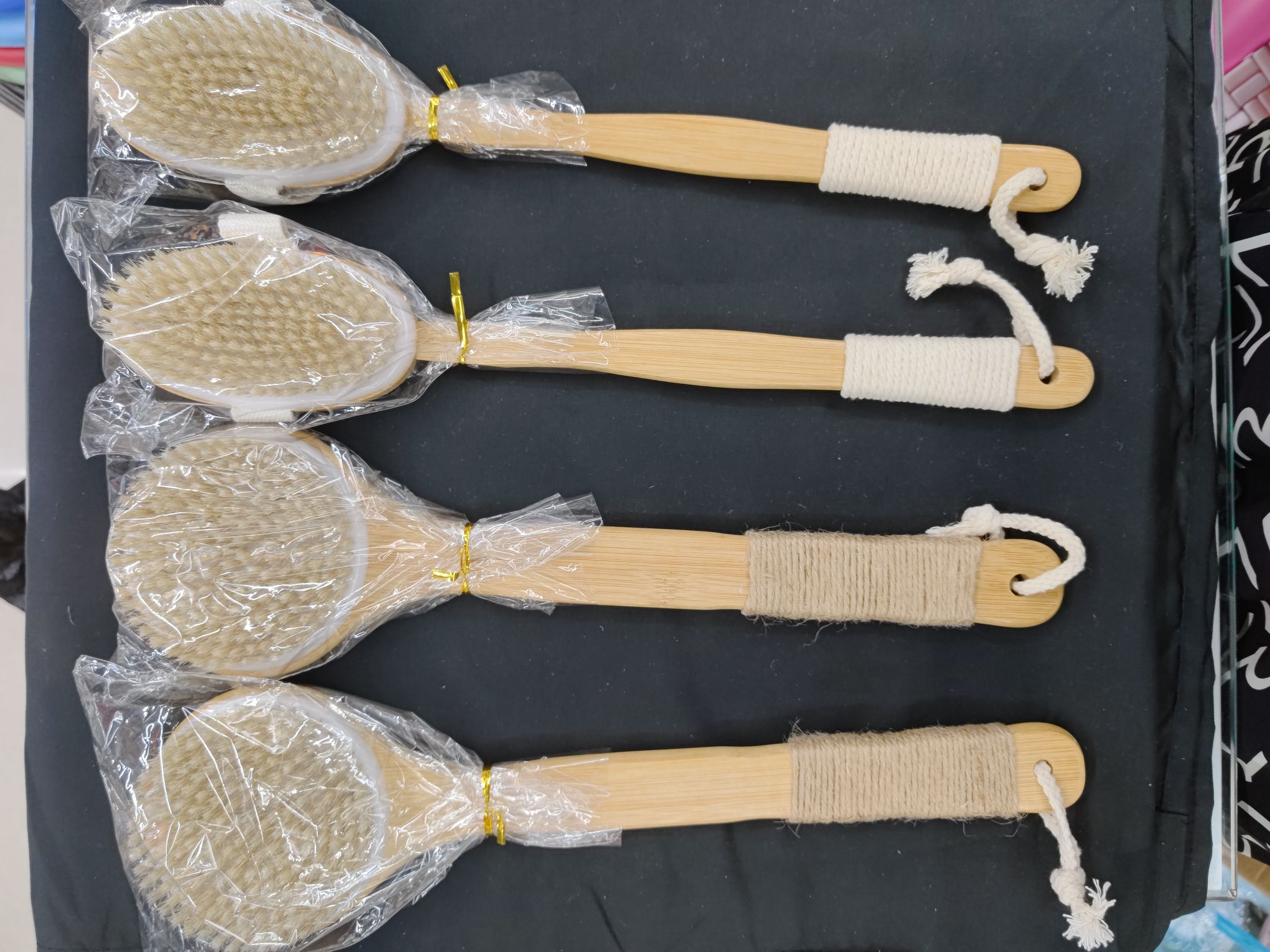 700 Single-sided integrated round-head bath brush, made of bamboo and pig bristles detail image 5