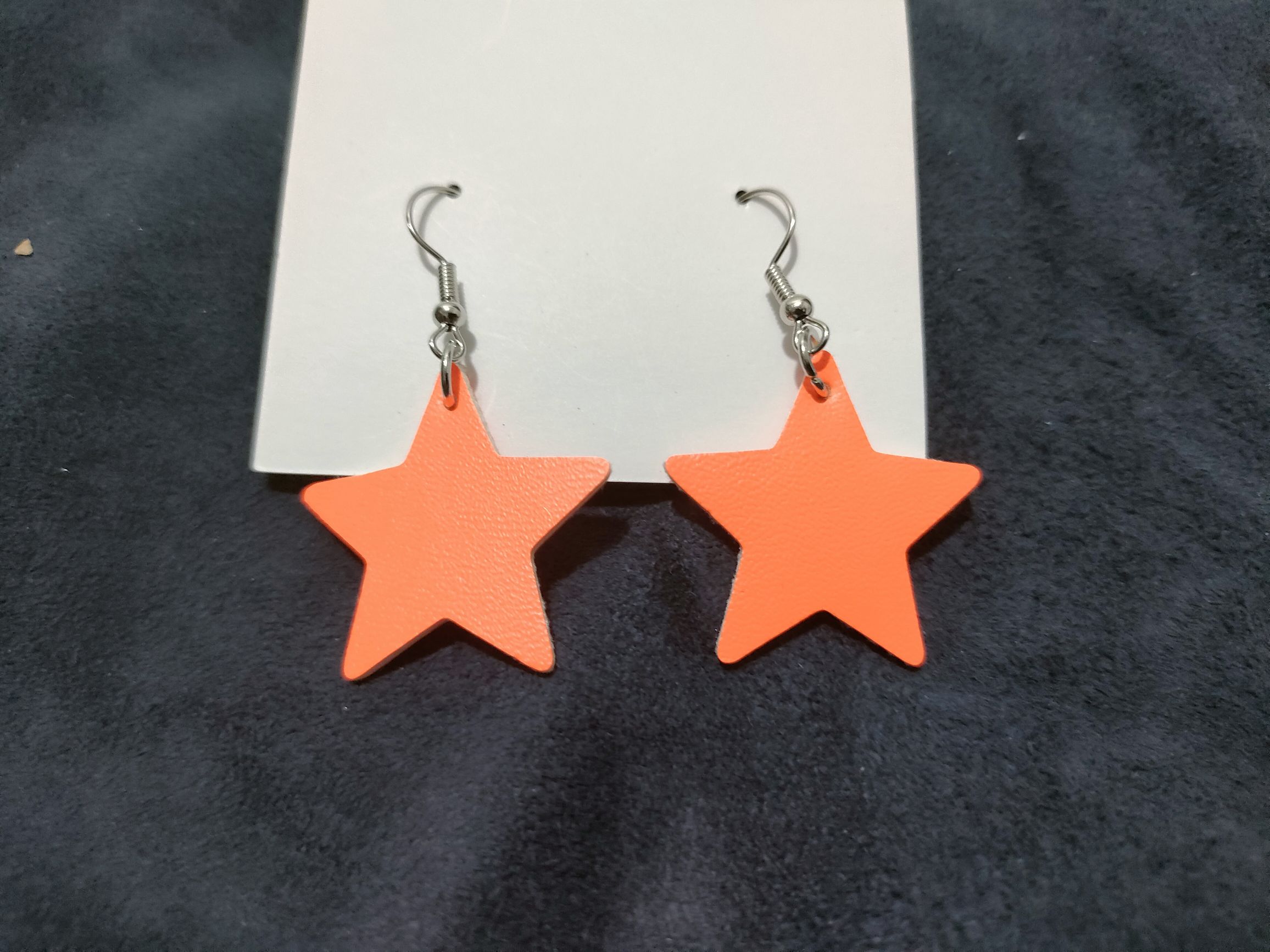 麂皮绒布料装饰革编织皮革钻石纹人造革多用途材料柔软耐用时尚装饰用品的耳饰