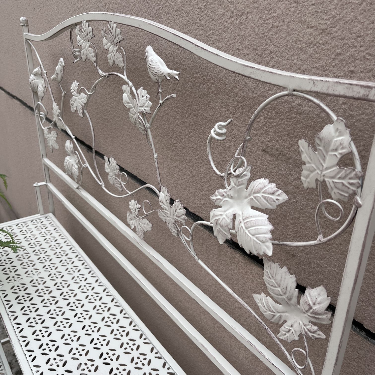 Retro green aged ironwork stepped flower stand, three-layer trapezoidal pot, courtyard, outdoor room, balcony, climbing succulent, folding platform, storage rack, layer rack Application Scenario