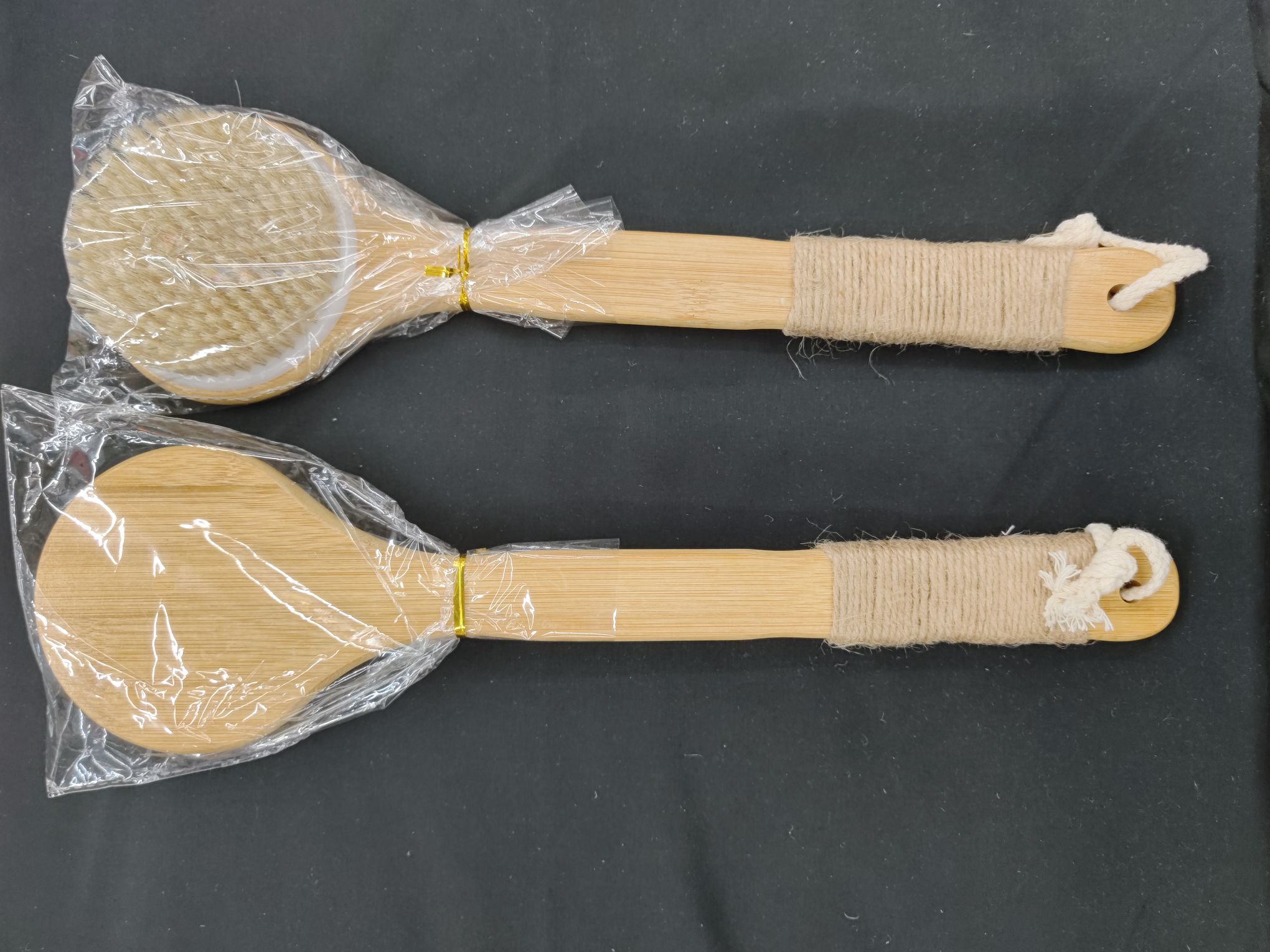 700 Single-sided integrated round-head bath brush, made of bamboo and pig bristles Application Scenario