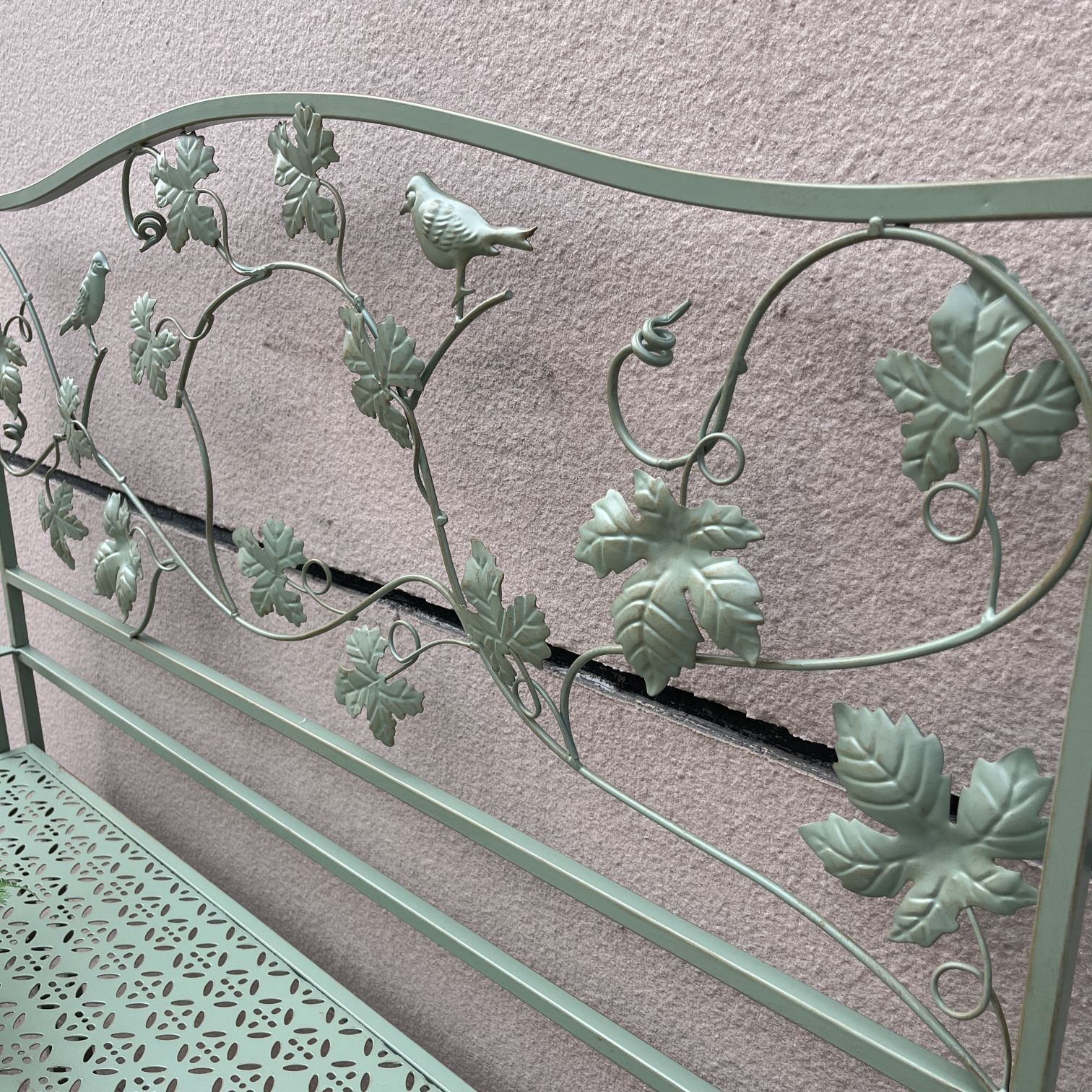 Outdoor courtyard, white and green retro aged ironwork stepped flower stand, floor-standing balcony, succulent flower pot storage, multi-layer trapezoidal display and storage rack, layer rack Specification image