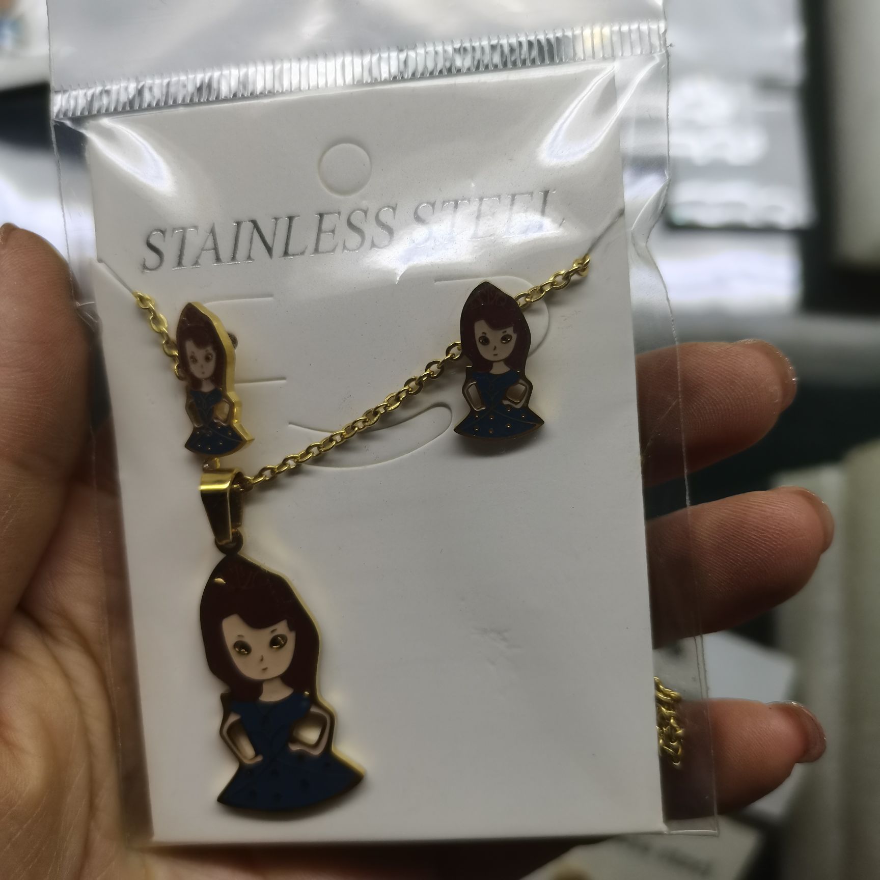 Oil-dripping earrings, necklaces, oil-dripping craft sets, cartoon-shaped accessories, animal and character pattern accessories Application Scenario