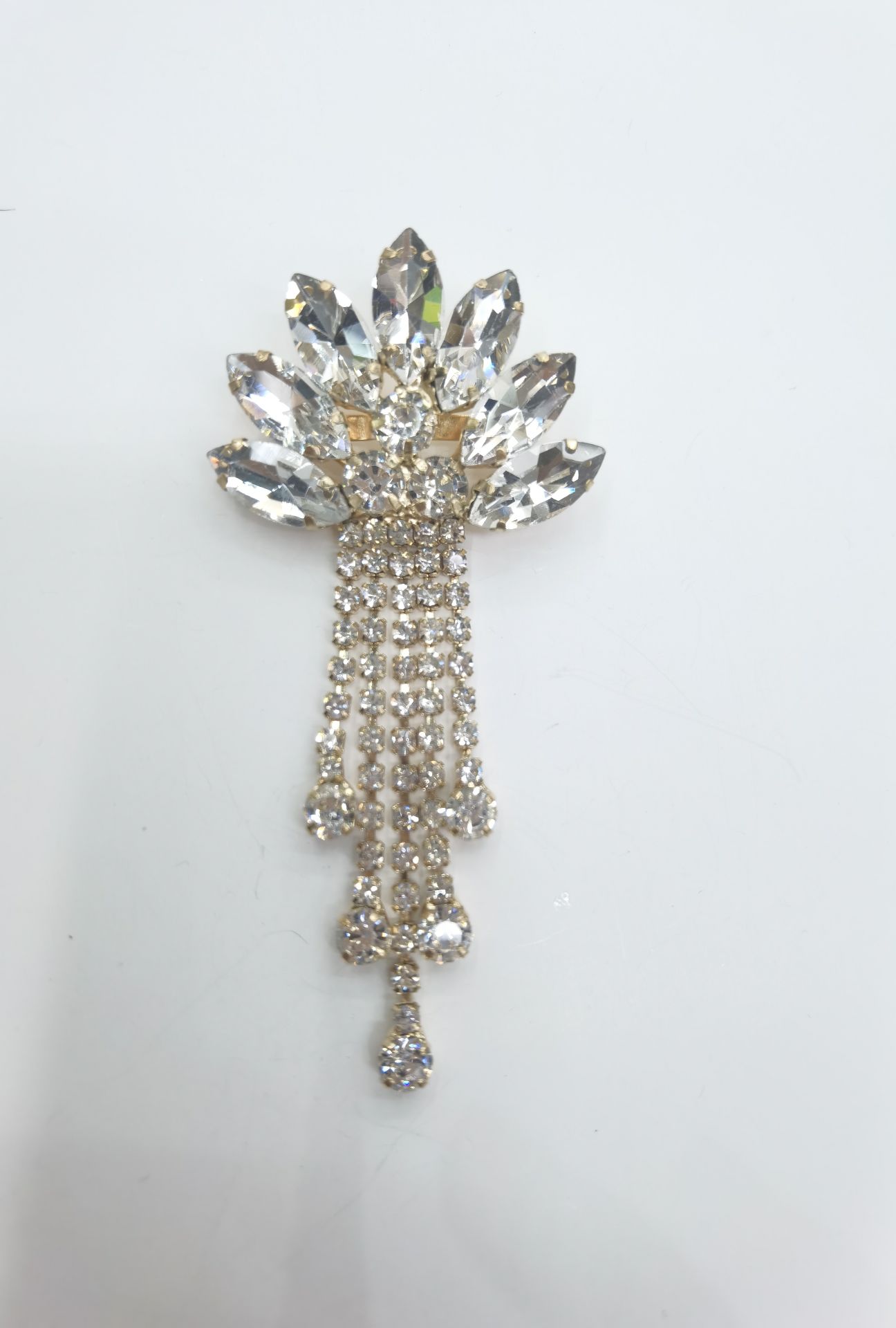New foreign trade style welded white full diamond crystal horse eye earrings, personalized flower tassel earrings, Chao Xia 18