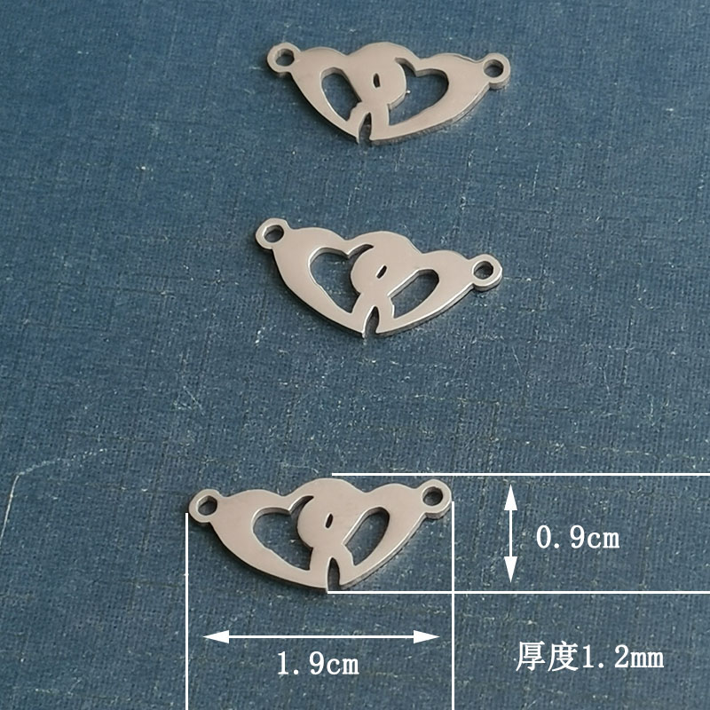 Cross-border best-selling gold and silver dual-color DIY titanium steel jewelry accessories, heart-shaped heart hollowed-out bracelet pendant, stainless steel detail image 2