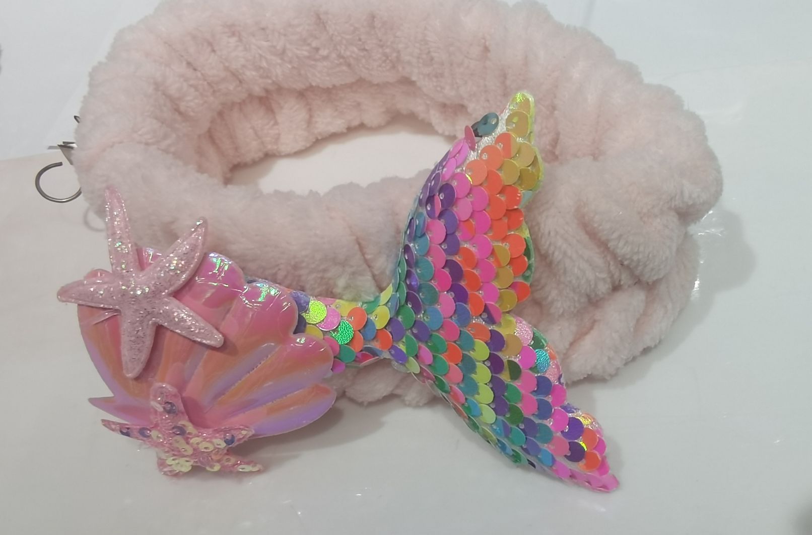 A 12-piece set of 6-color beauty hair band