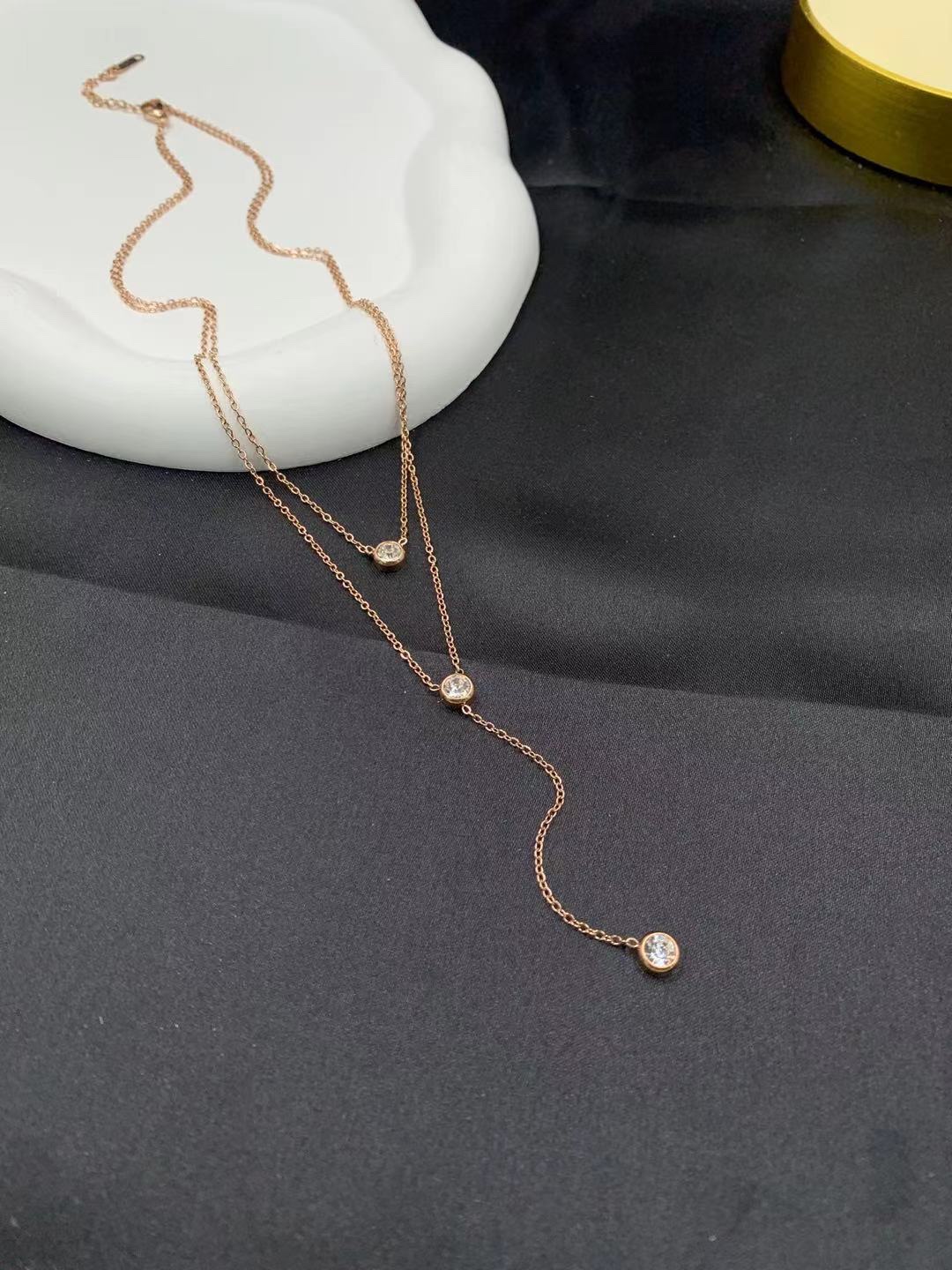 Double-layer clenched necklace Bao Olaibao Olaibao Olaibao Olaibao Olaibao Olaibao Olaibao Specification image