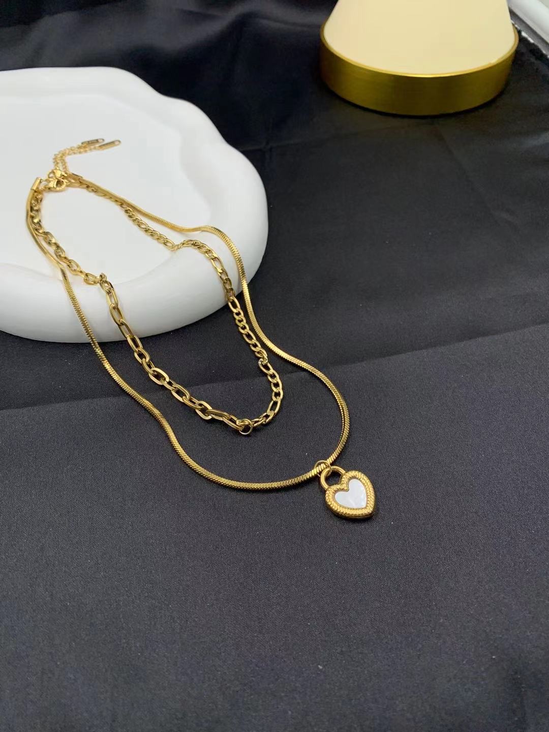 Black and white double-sided heart necklace, Bao 'olai Bao 'olai Bao 'olai Bao 'olai Bao
