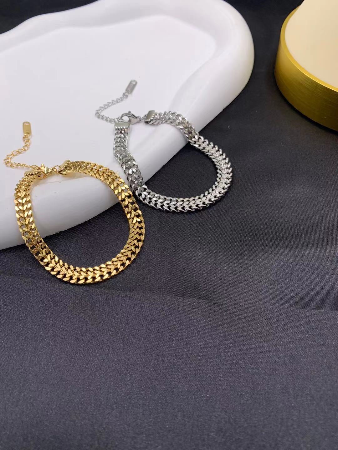 Fashionable bracelet Baolaibao, Baolaibao, Baolaibao, Baolaibao