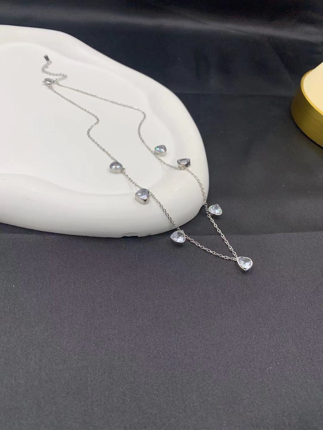 Heart-shaped necklace, Bao 'oulai Bao 'Oulai Bao 'oulai Bao 'oulai Bao 'oulai Bao