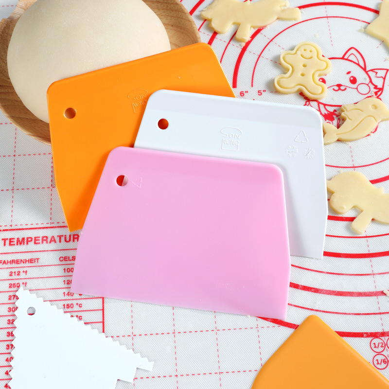 Cake cutting board Cream cake scraper Cutting blade Baking tool Plastic scraper medium ladder scraper thumbnail