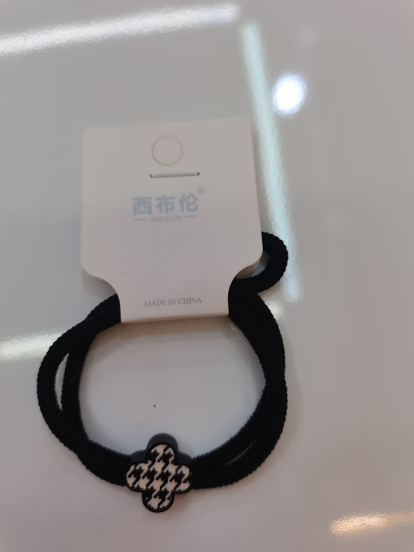 الحلي اللينة الغربية ذات الشعر والشعر والخيط، من سلسلة من 1+ 1. Item Picture
