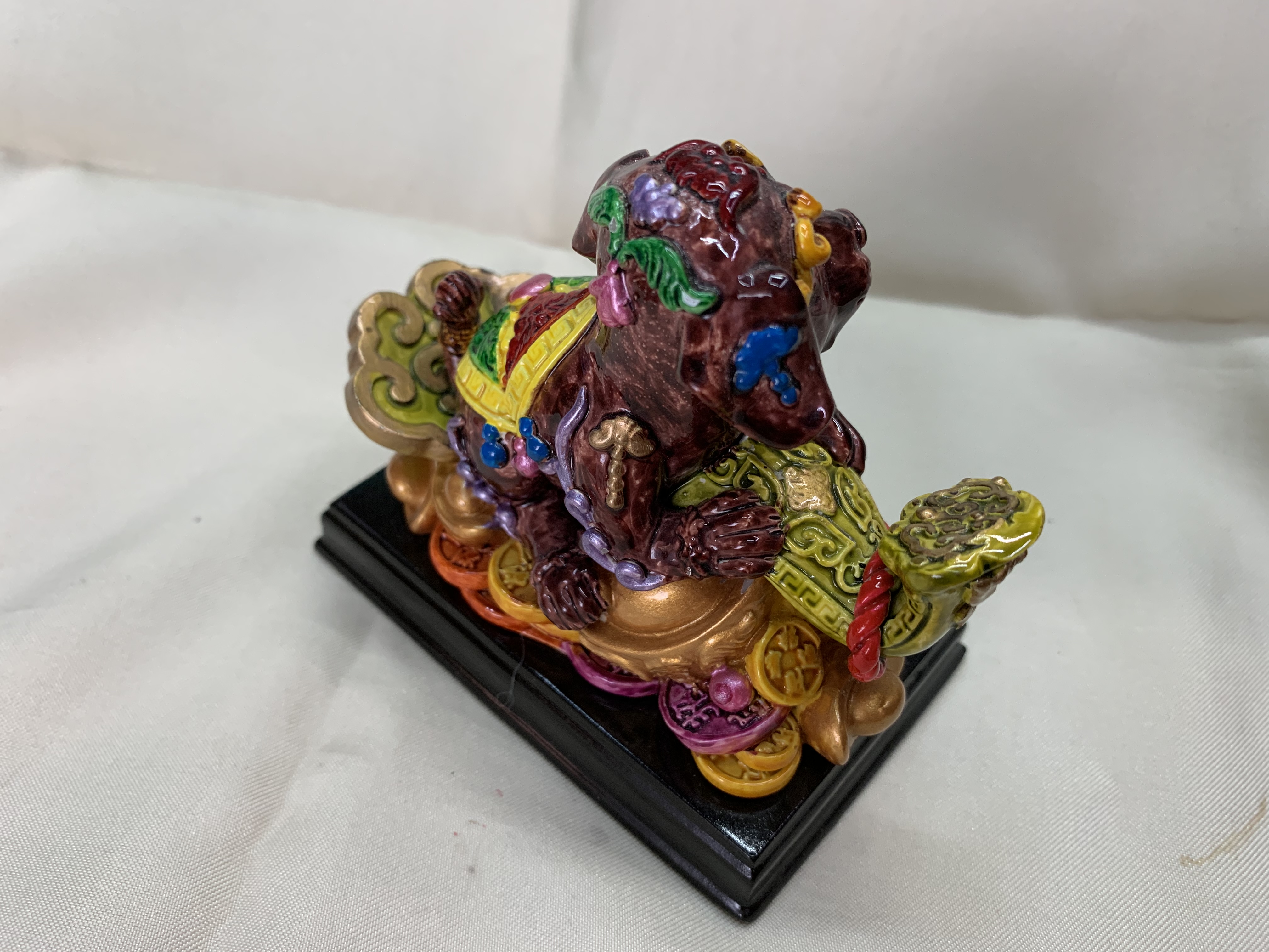 CAI's exquisite resin hand-painted craft small decorative item 10276, a zodiac dog figurine Application Scenario