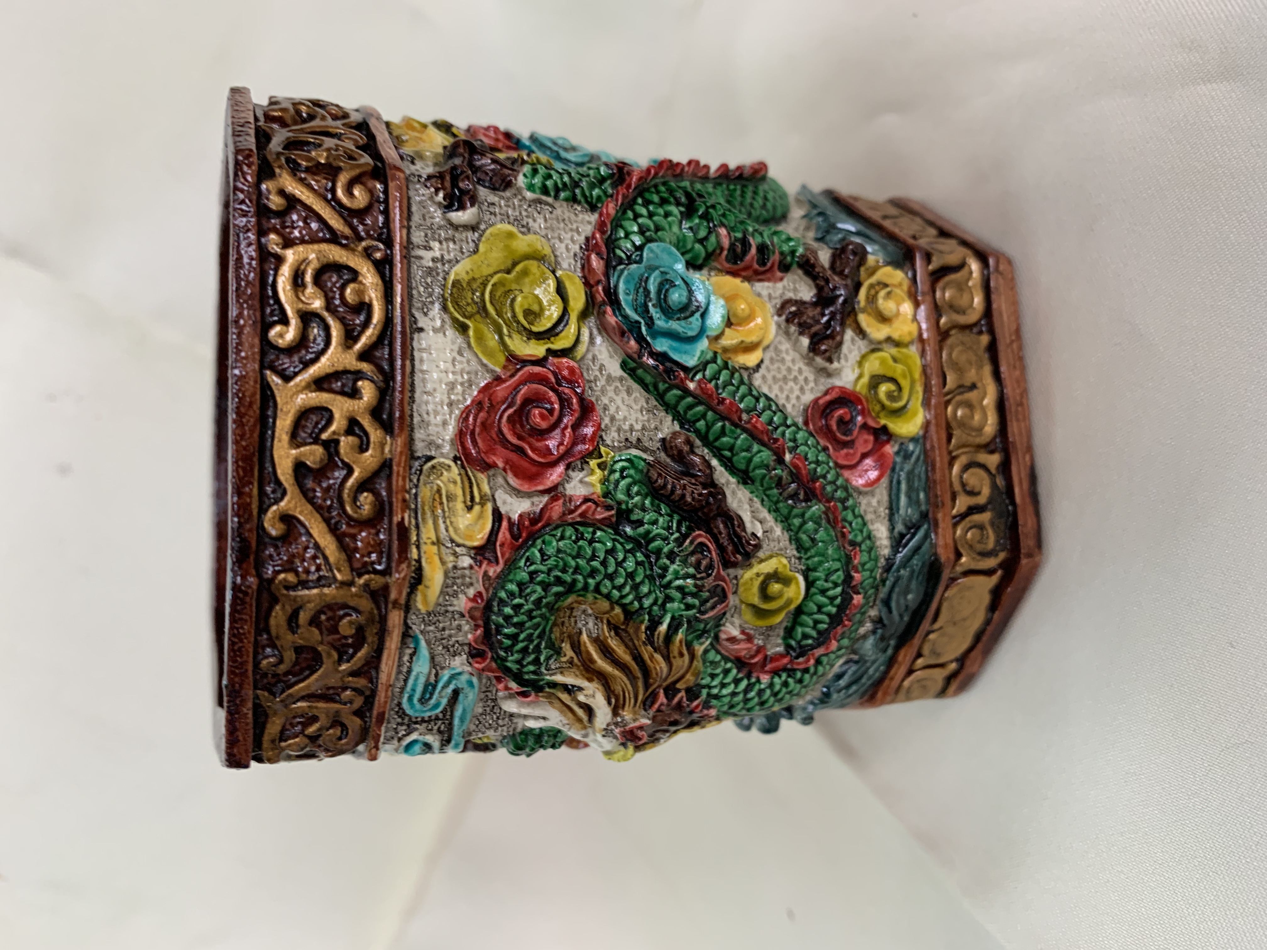 CAI's exquisite resin hand-painted art piece, Y-135 Dragon and Phoenix Pen holder Application Scenario