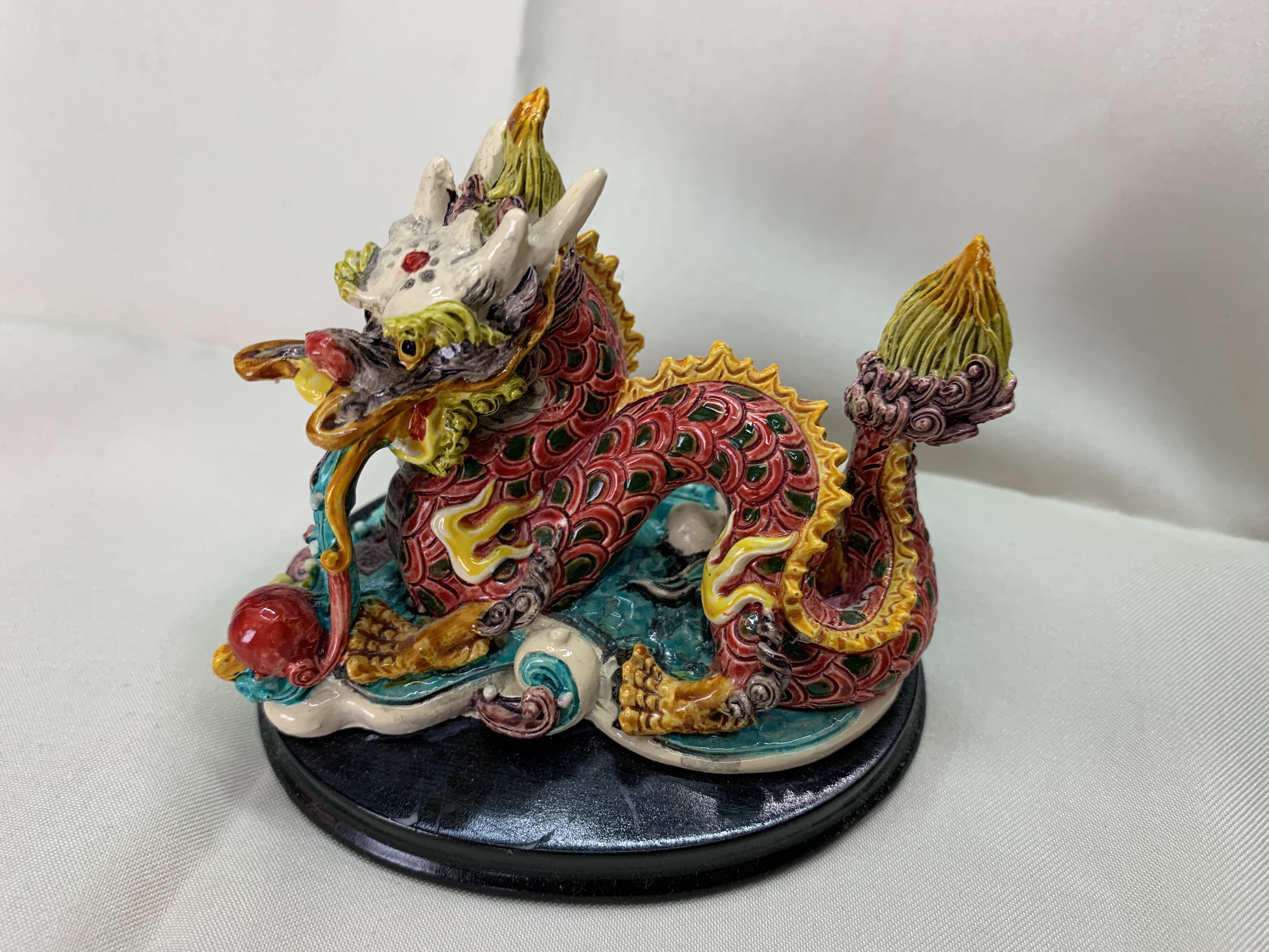 CAI's exquisite resin hand-painted craft small decorative item Y-114 Red Dragon Decorative item