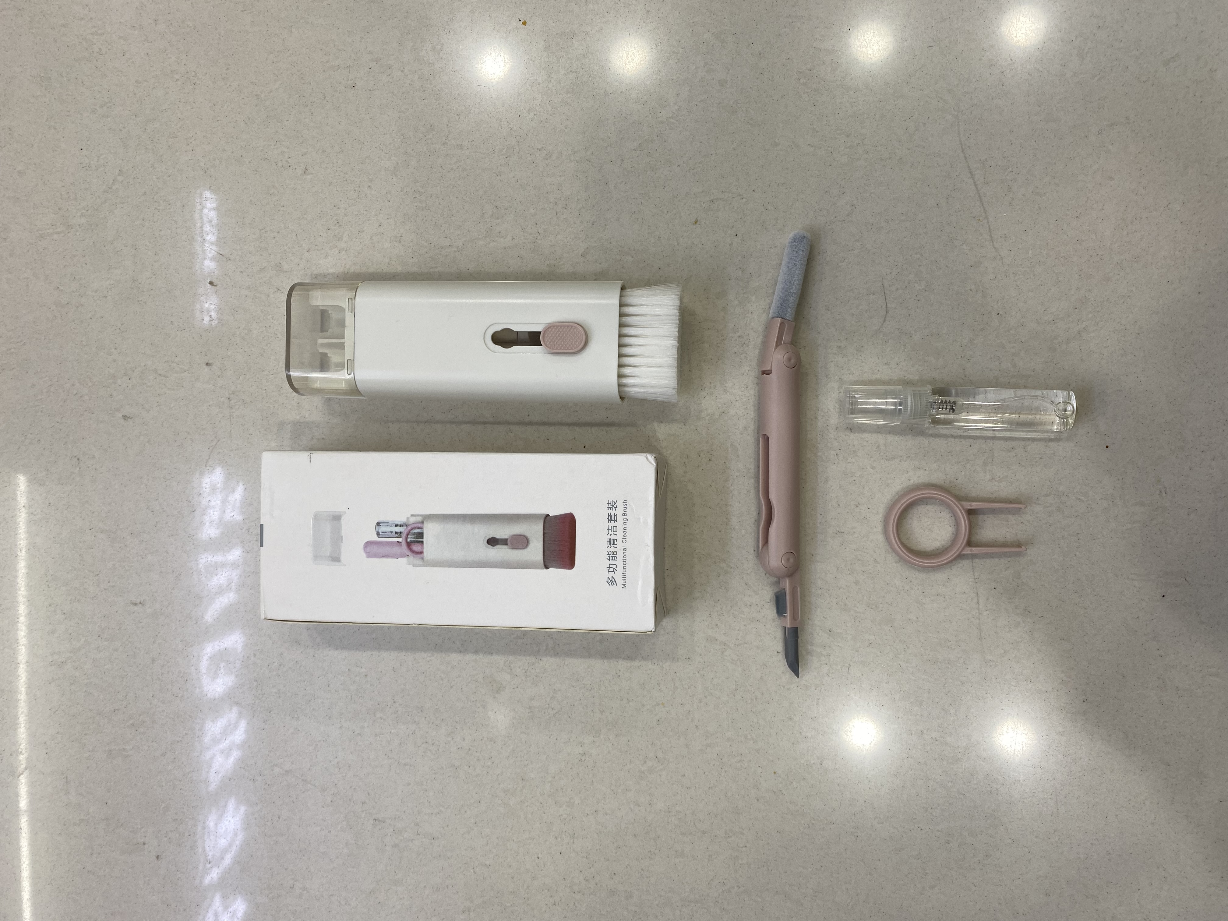 Cleaning brush set