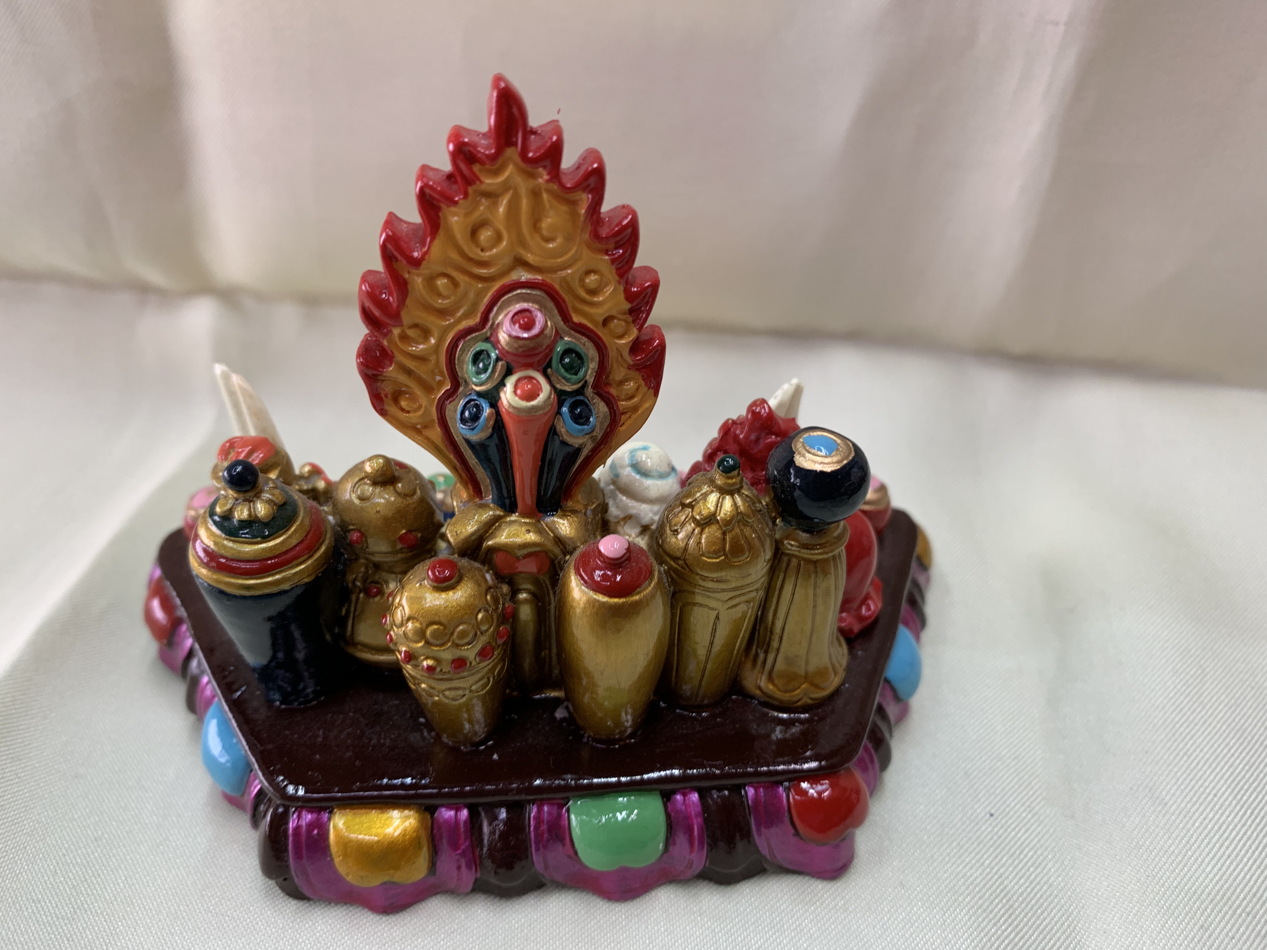 وهي مصنوعة من الراتنجات من طراز تشيس تُرسم يدوياً على نحو 577 10 منصباً details Picture