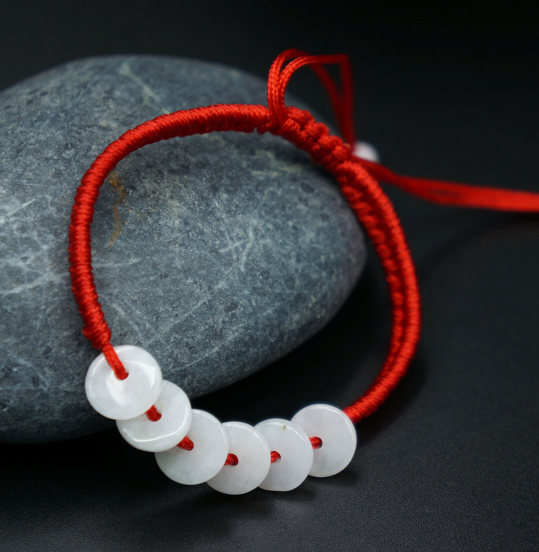 【 Oriental Jade 】 Rope-woven jadeite A-grade transportation red rope bracelet, handwoven peace pendant for men and women, Road-through PI Xiu jewelry Item Picture