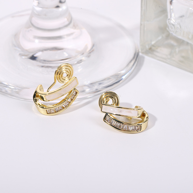 Wholesale painless, simple, arc-shaped, light luxury double-layer zircon mosquito repellent coil ear clips, no ear holes, French mother-of-pearl earrings details Picture