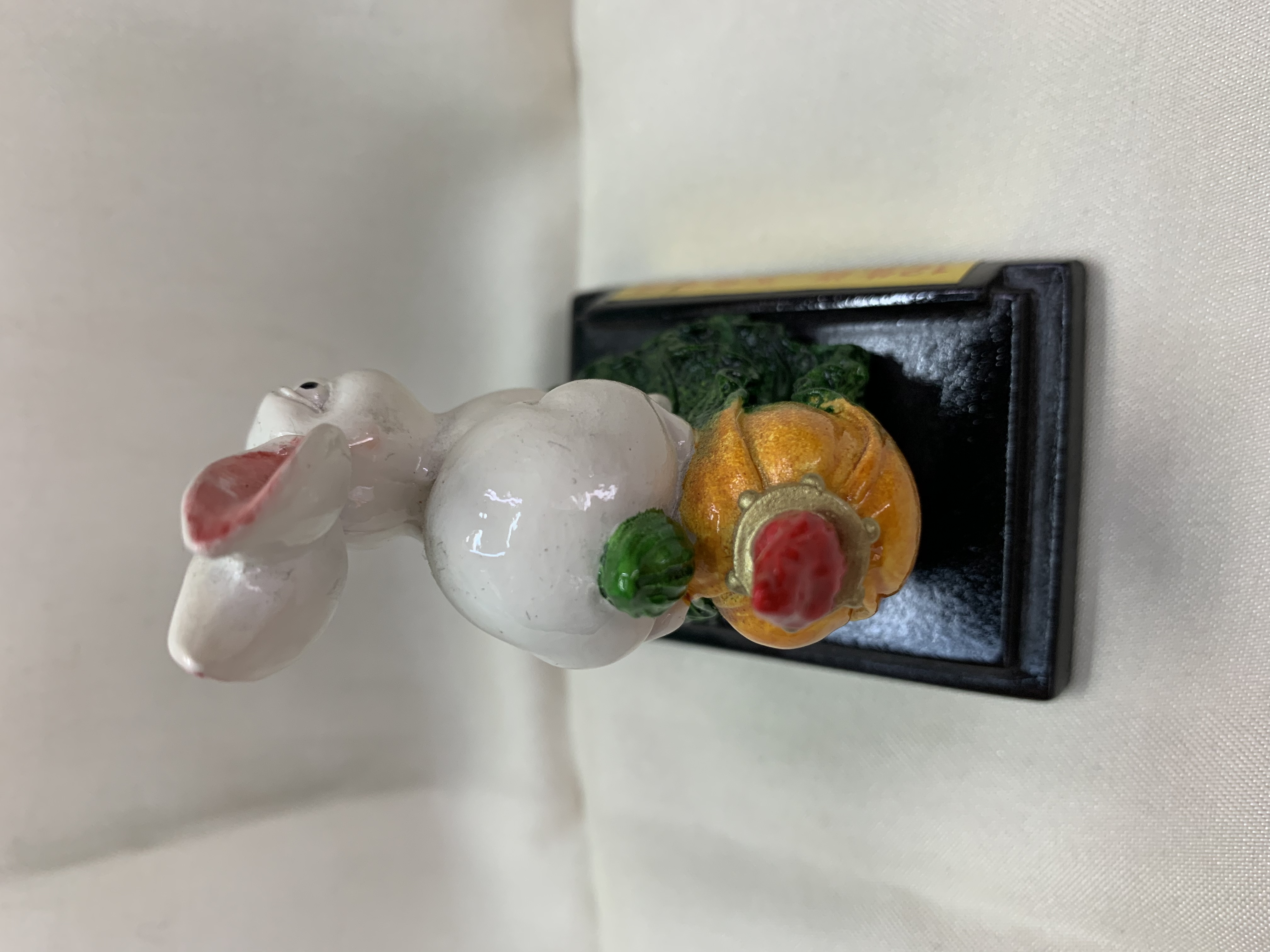 CAI's exquisite resin hand-painted 10544 zodiac rabbit figurine Item Picture