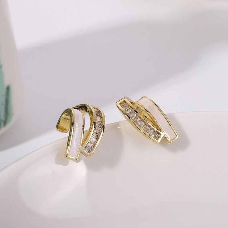 Wholesale painless, simple, arc-shaped, light luxury double-layer zircon mosquito repellent coil ear clips, no ear holes, French mother-of-pearl earrings detail image 5