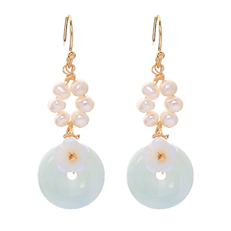 Factory direct sales of freshwater pearl fashionable and elegant shell flower green peace pendant earrings detail image 5