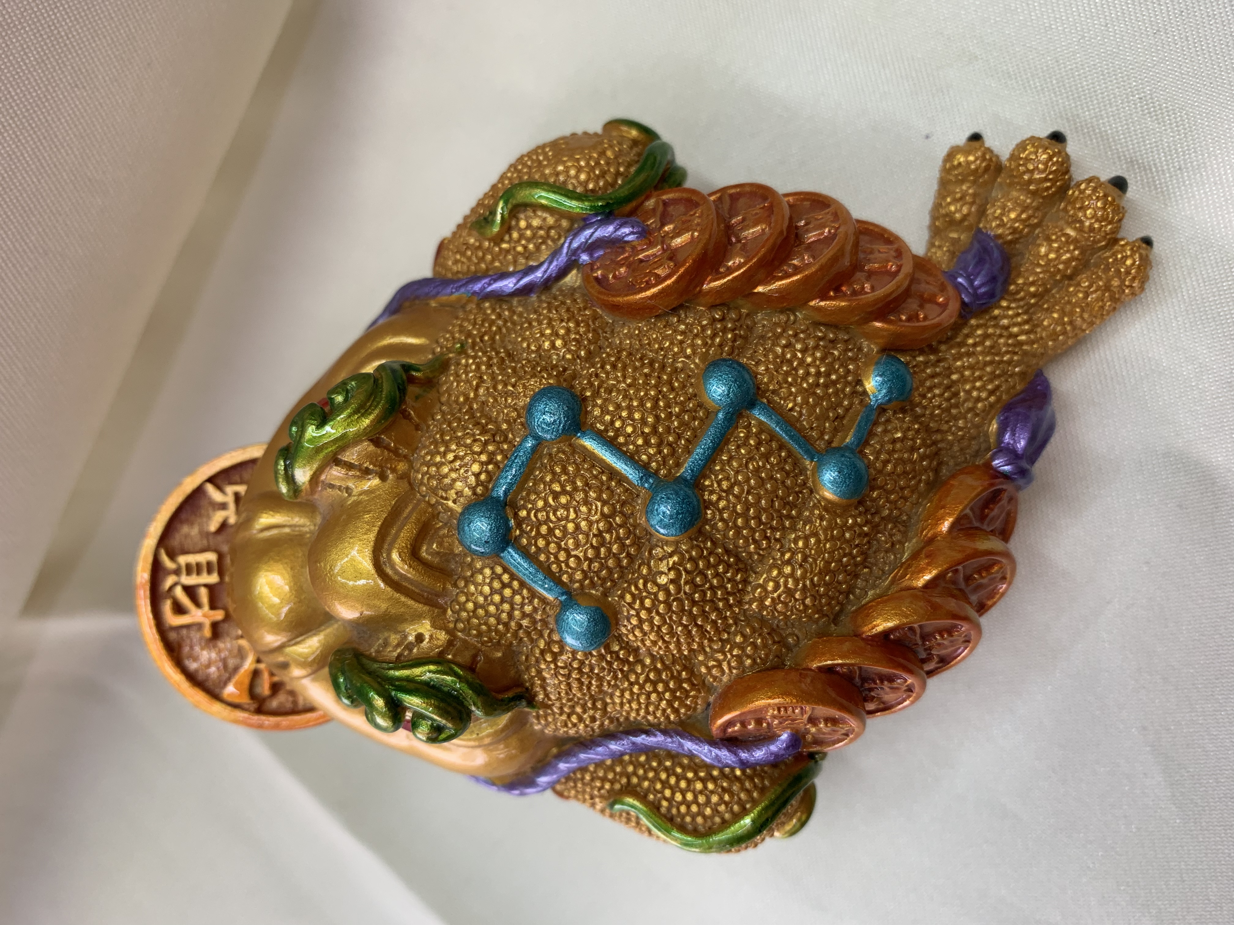 CAI's exquisite resin hand-painted small decorative item 10484-1 Golden Toad Application Scenario