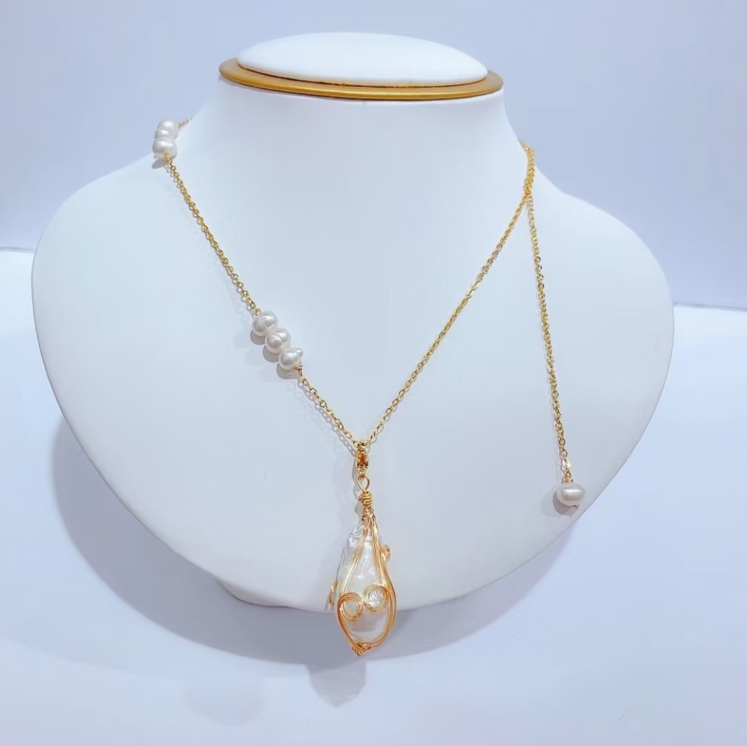 Original Baroque natural pearl handcrafted sweater chain earrings are now available for the autumn season Item Picture