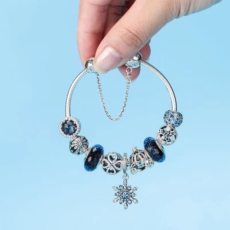 A fashionable and popular girls' pendant with diamond chain bracelet in sapphire blue in Europe and America Specification image