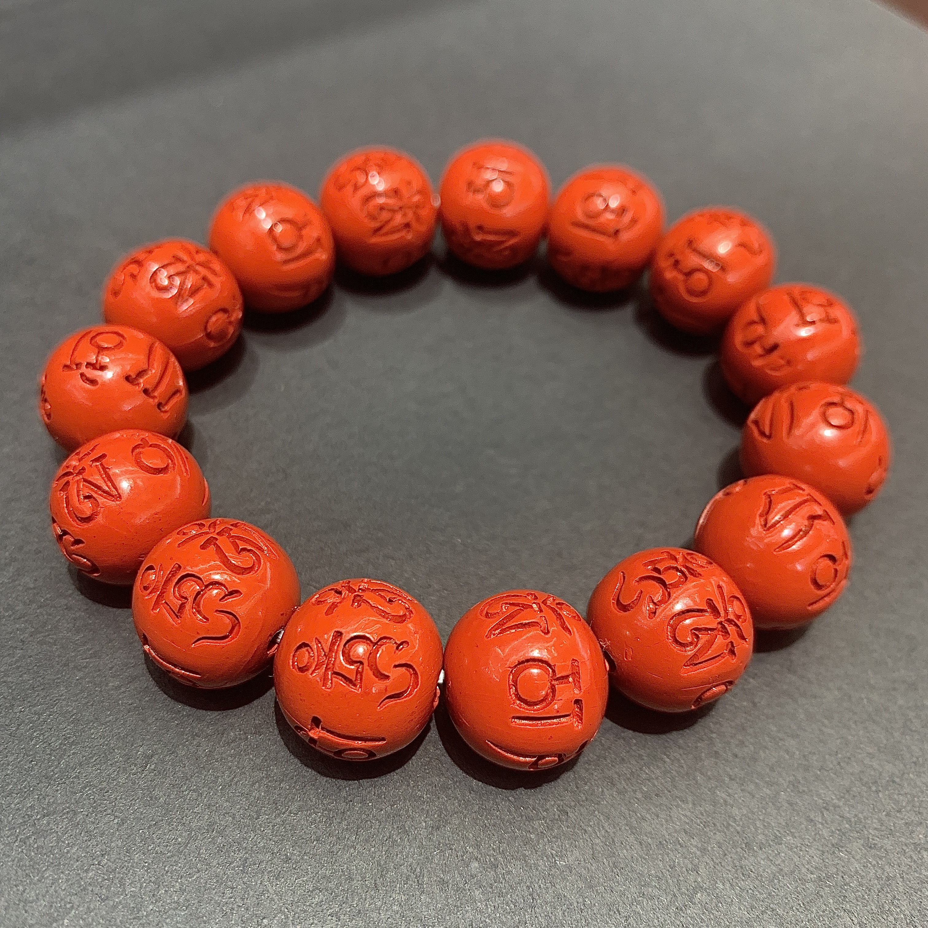 【 Oriental Jade 】 Natural cinnabar red sand six-character mantra for warding off evil and ensuring safety, meandering pattern "Fu" character walnut bracelet carving details Picture