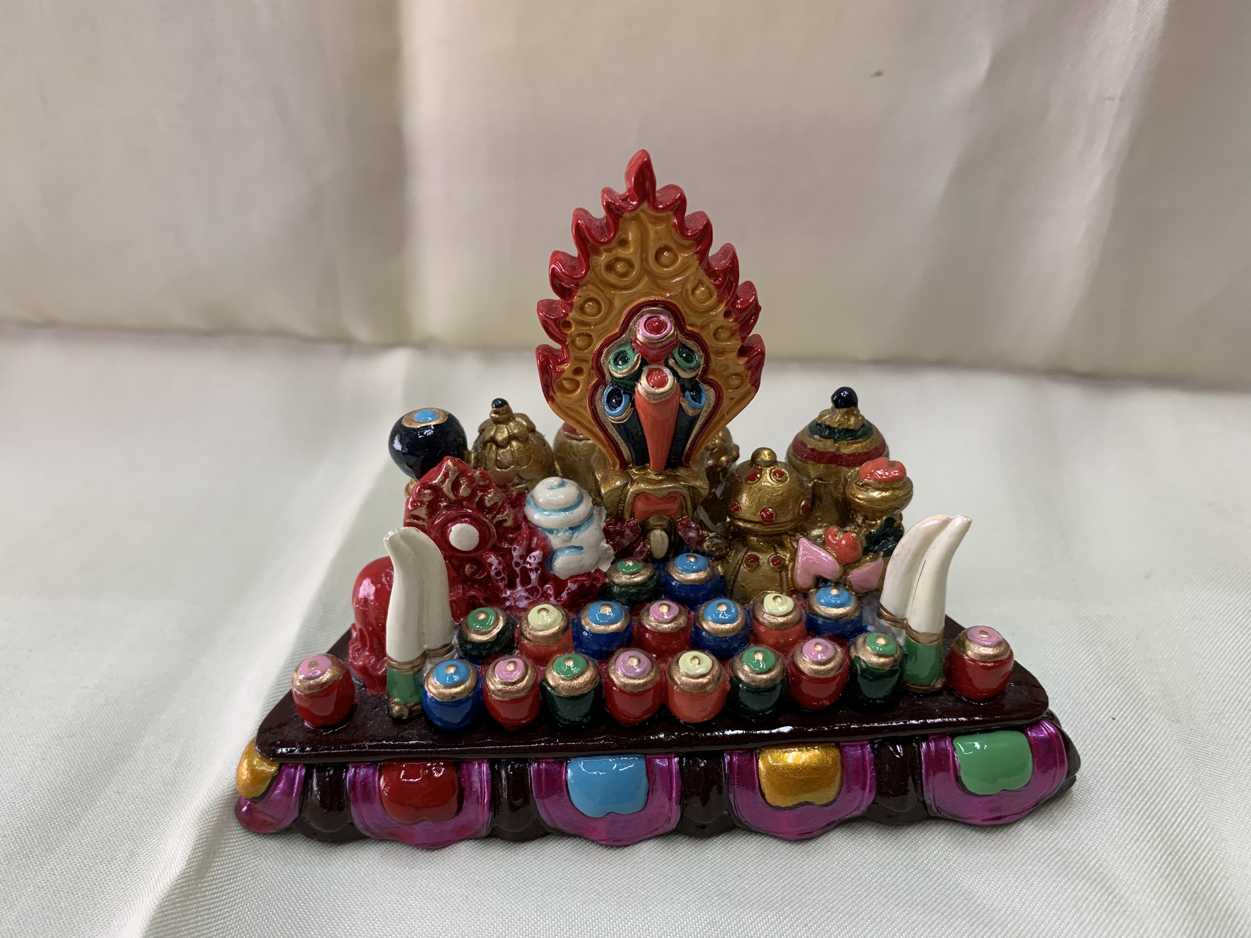 CAI's exquisite resin hand-painted small decorative item 10577 Hundred Throne