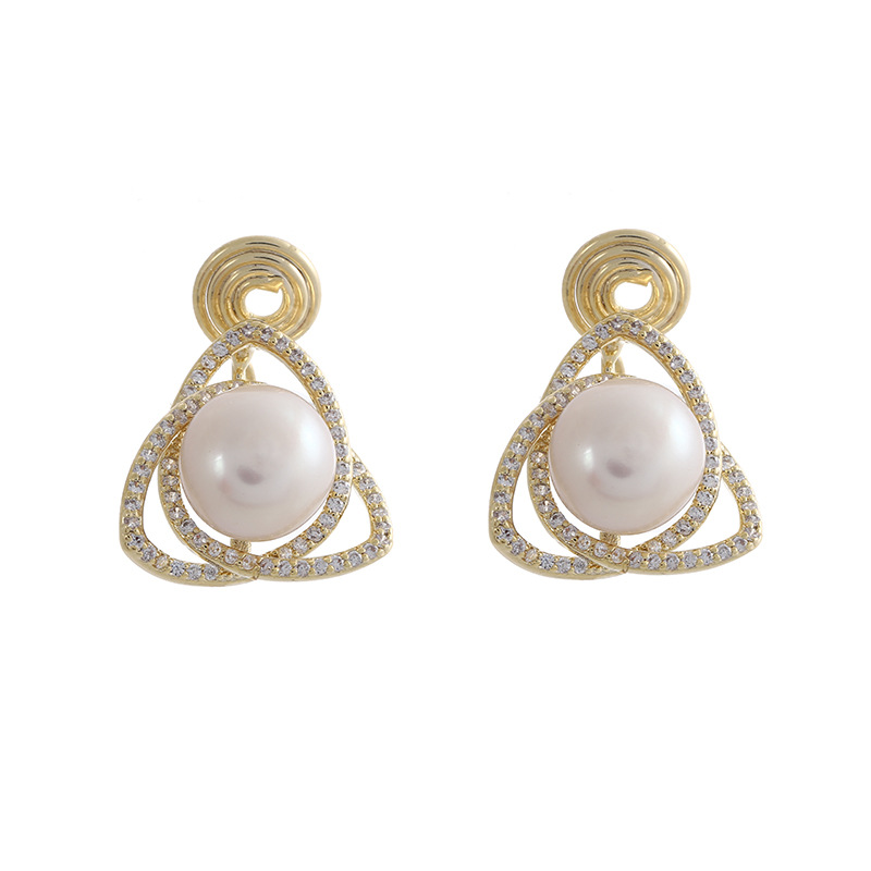 Ear clip women's pearl earrings without ear holes, high-end design sense, light luxury, retro and niche style earrings detail image 5
